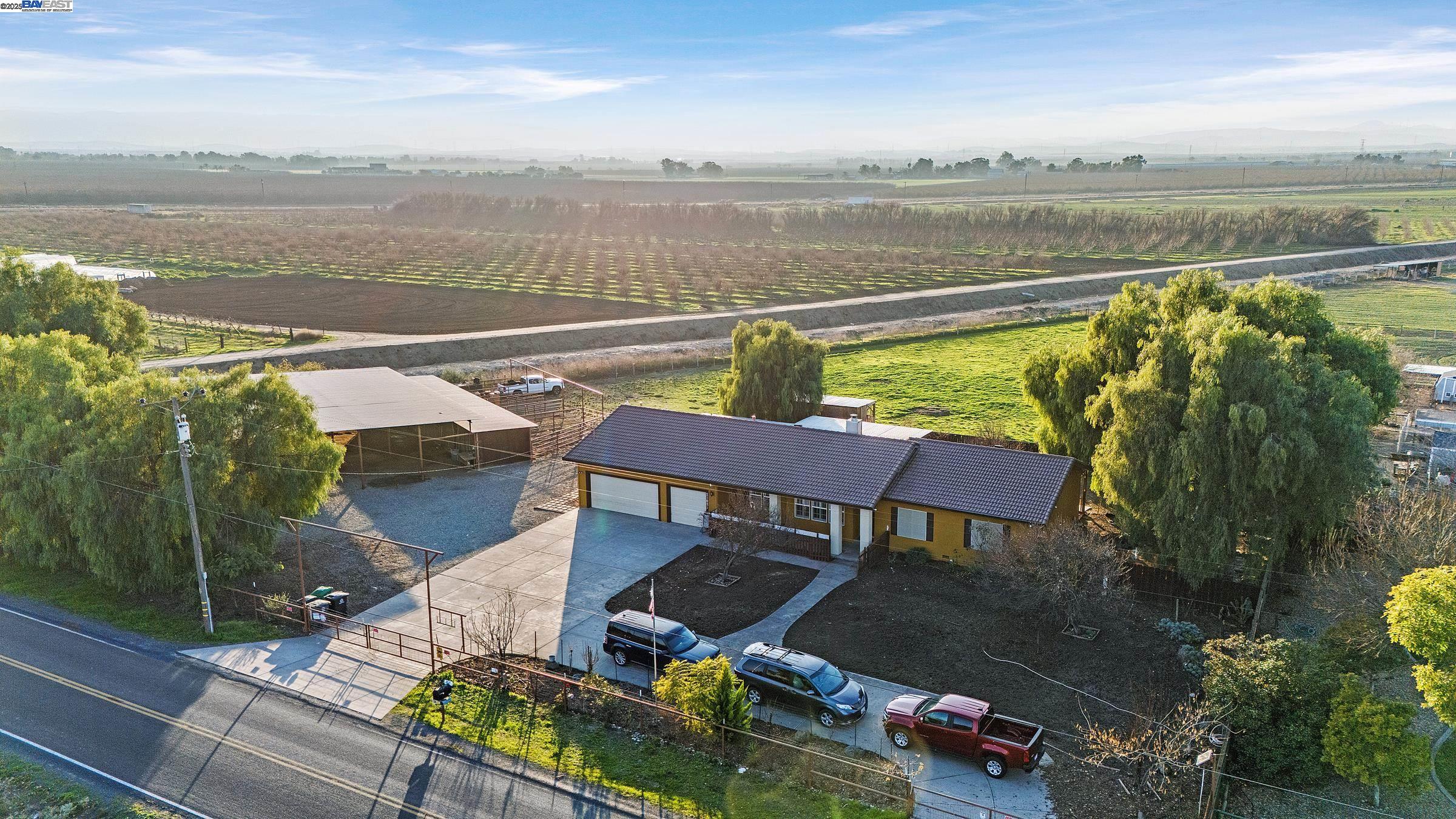 Detail Gallery Image 5 of 60 For 21021 Reeve Rd, Tracy,  CA 95304 - 4 Beds | 2/1 Baths