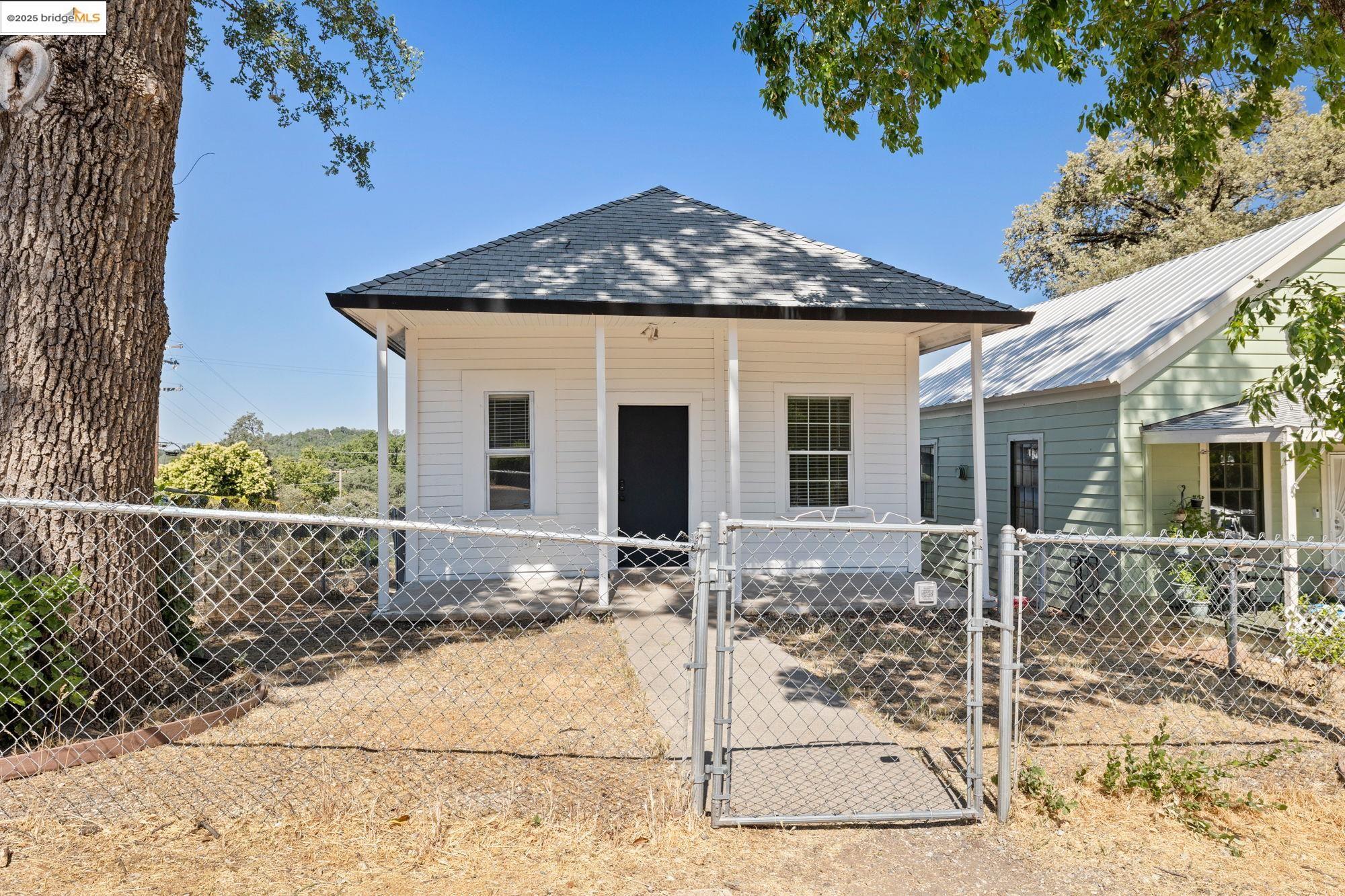 Detail Gallery Image 1 of 21 For 18500 Madrone St, Tuolumne,  CA 95379 - 2 Beds | 1 Baths