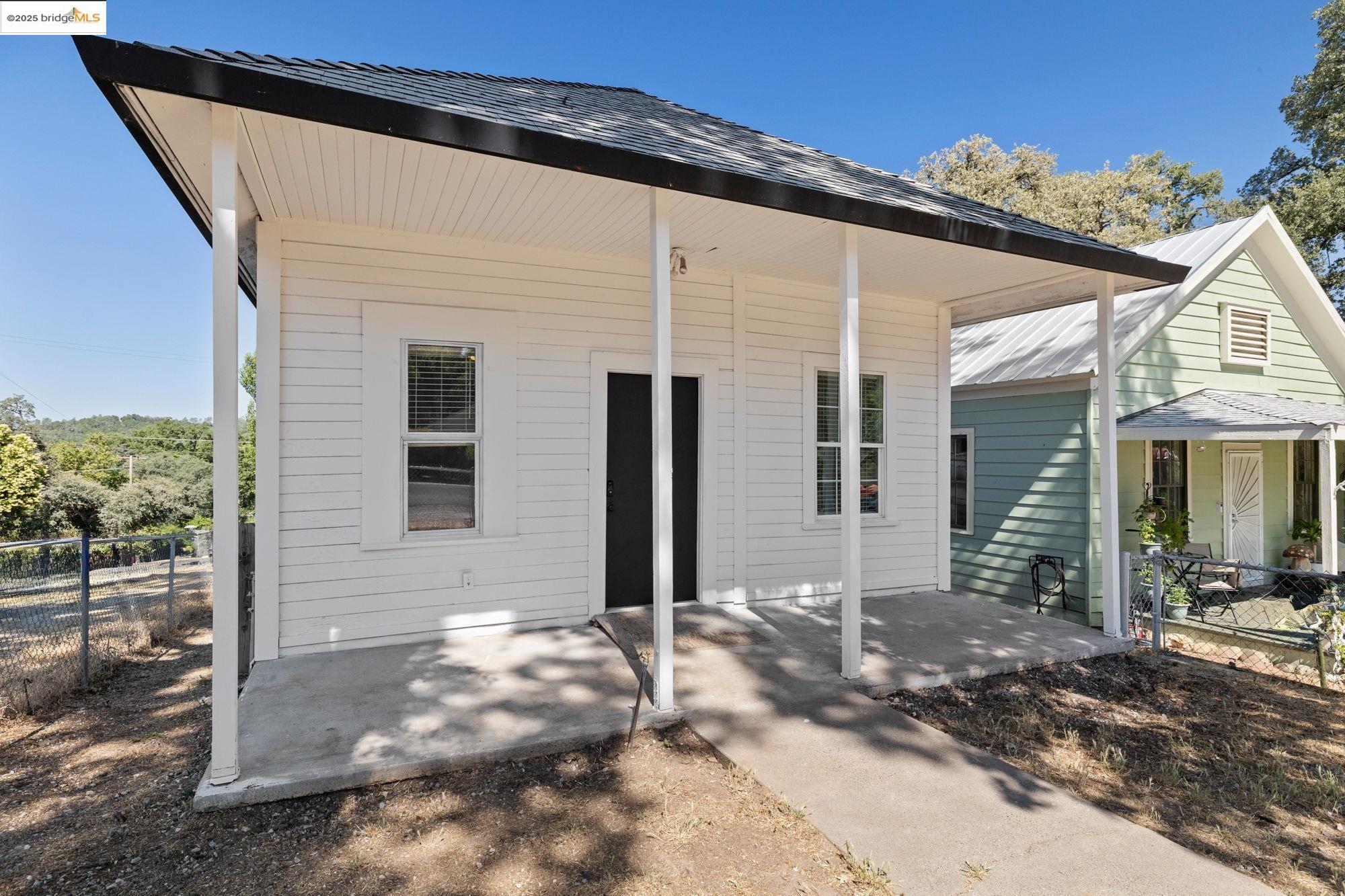 Detail Gallery Image 2 of 21 For 18500 Madrone St, Tuolumne,  CA 95379 - 2 Beds | 1 Baths