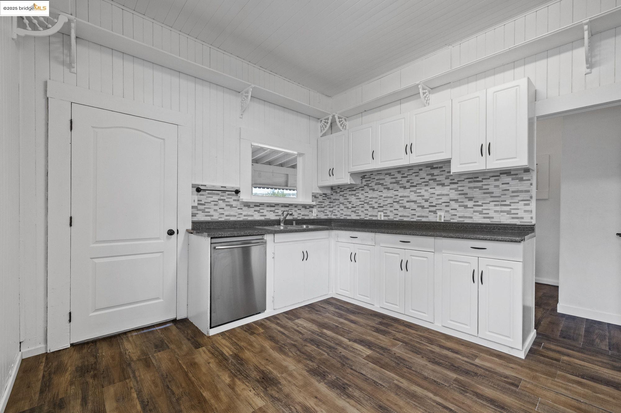Detail Gallery Image 6 of 21 For 18500 Madrone St, Tuolumne,  CA 95379 - 2 Beds | 1 Baths