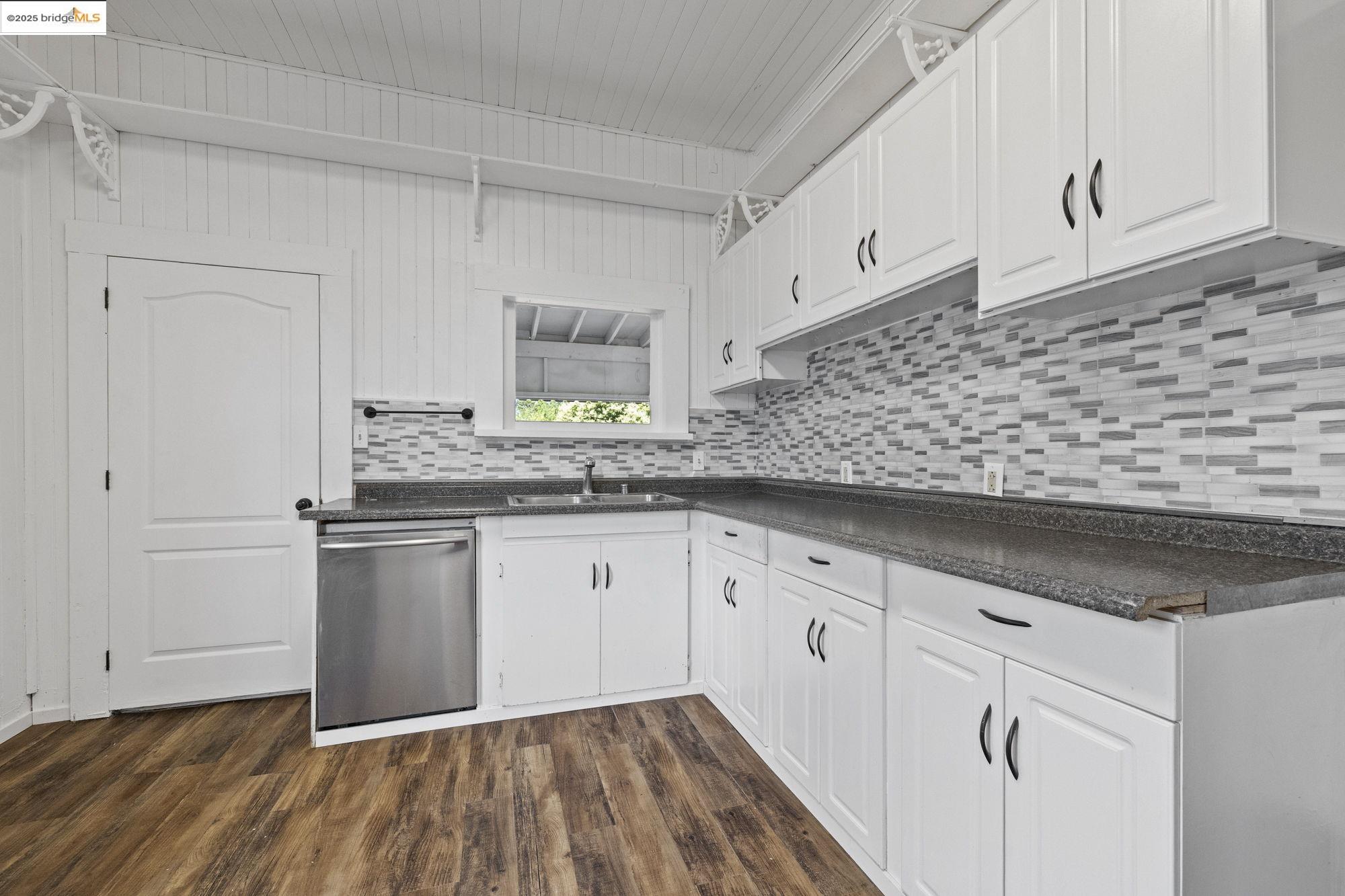 Detail Gallery Image 7 of 21 For 18500 Madrone St, Tuolumne,  CA 95379 - 2 Beds | 1 Baths