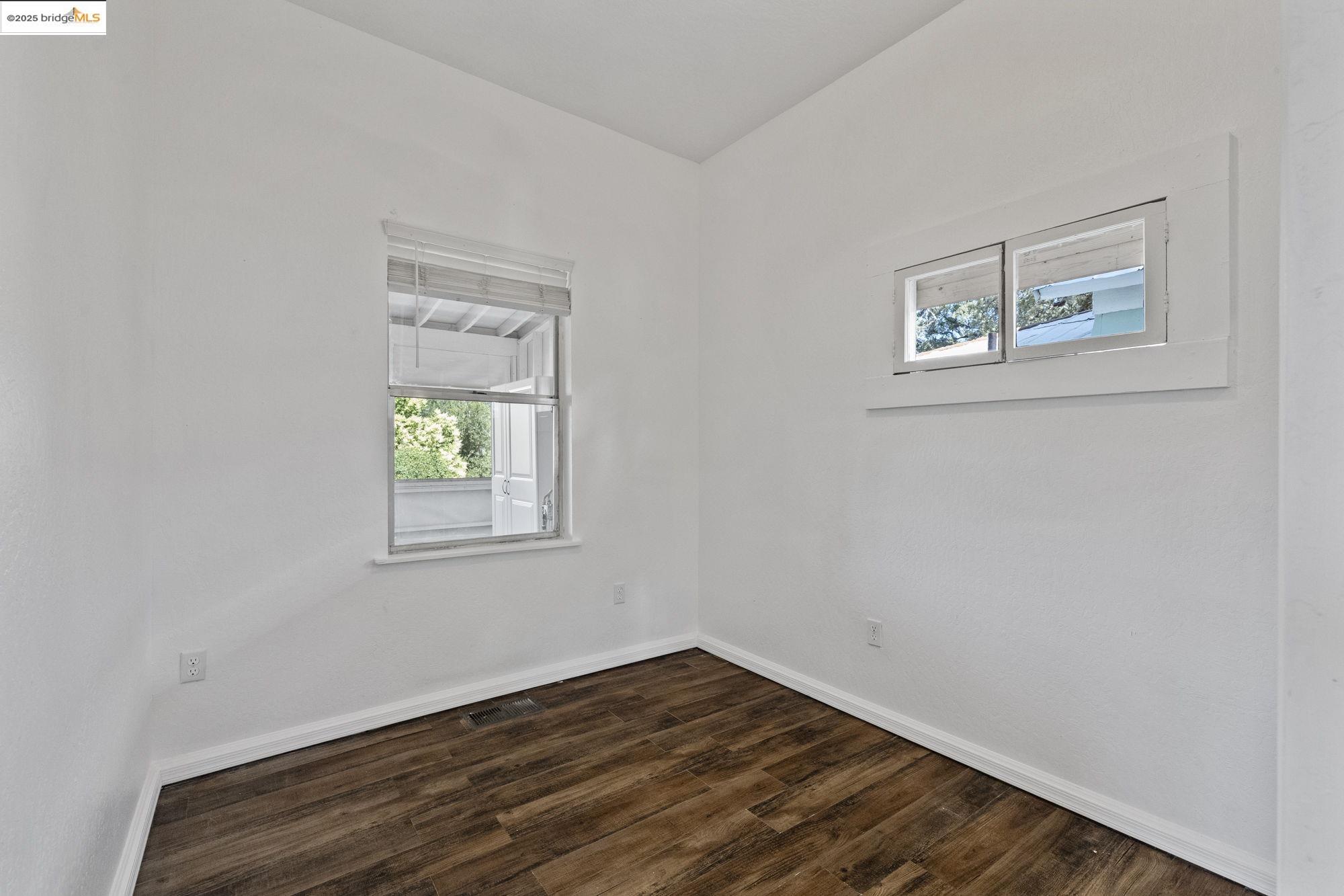Detail Gallery Image 9 of 21 For 18500 Madrone St, Tuolumne,  CA 95379 - 2 Beds | 1 Baths