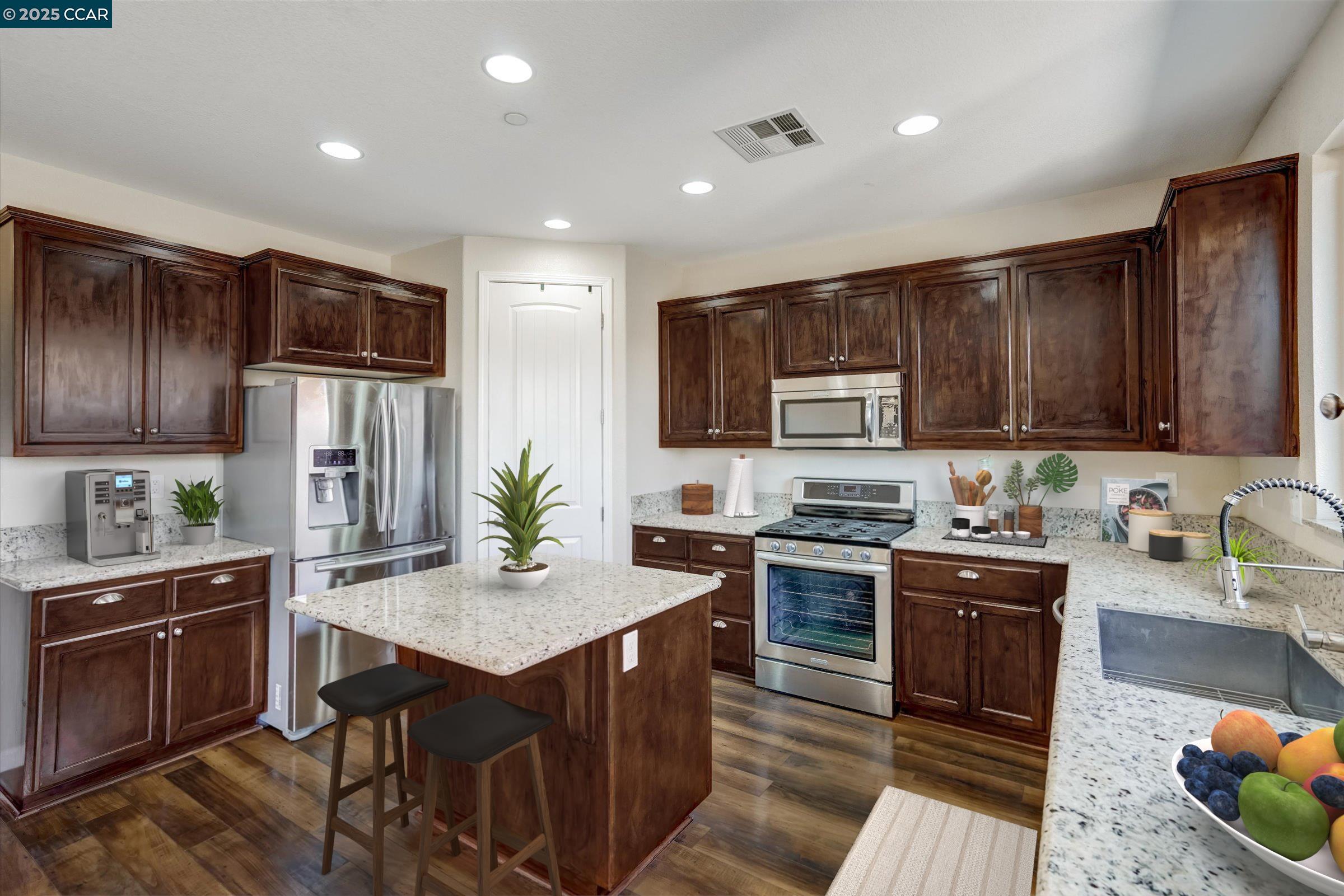 Detail Gallery Image 11 of 35 For 1808 Palacio Dr, Pittsburg,  CA 94565 - 4 Beds | 2/1 Baths