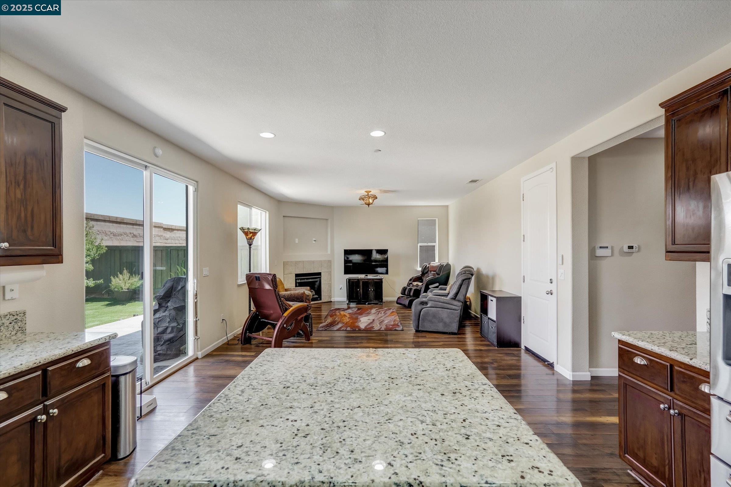 Detail Gallery Image 12 of 35 For 1808 Palacio Dr, Pittsburg,  CA 94565 - 4 Beds | 2/1 Baths