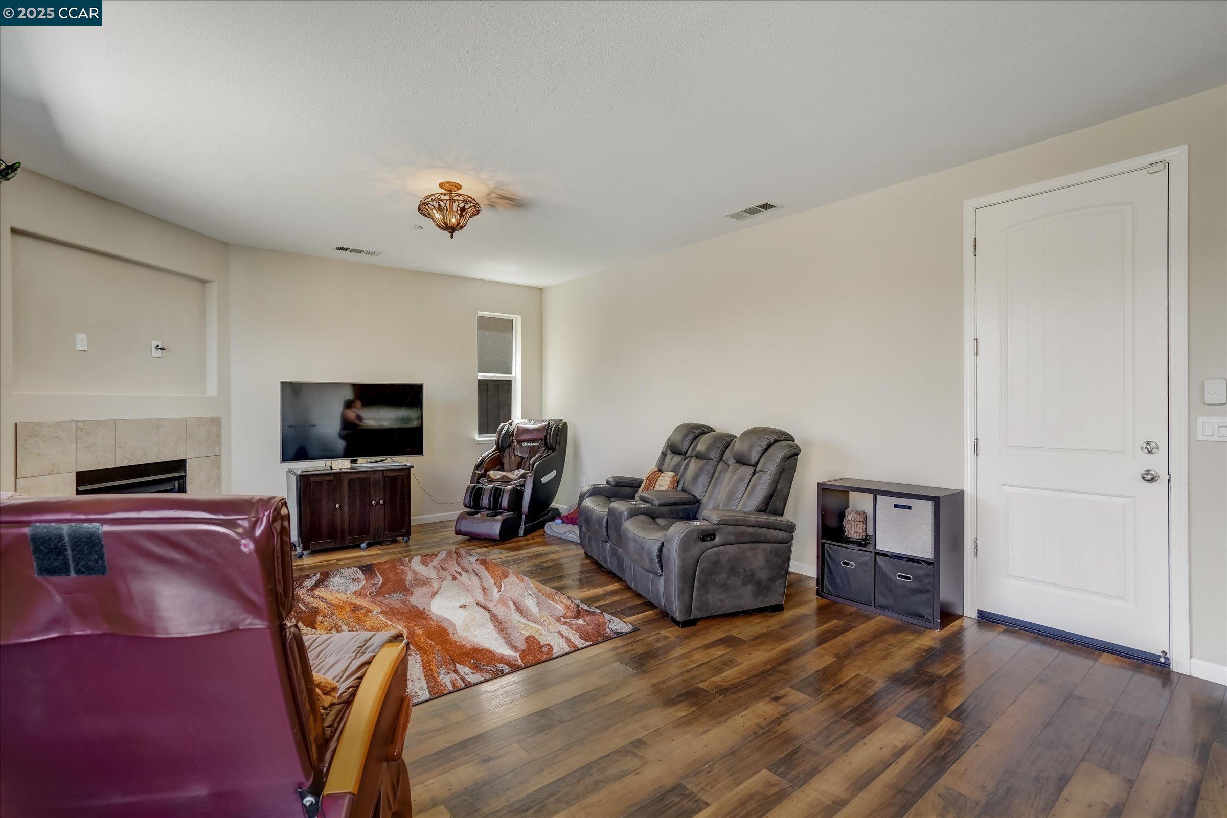 Detail Gallery Image 9 of 35 For 1808 Palacio Dr, Pittsburg,  CA 94565 - 4 Beds | 2/1 Baths