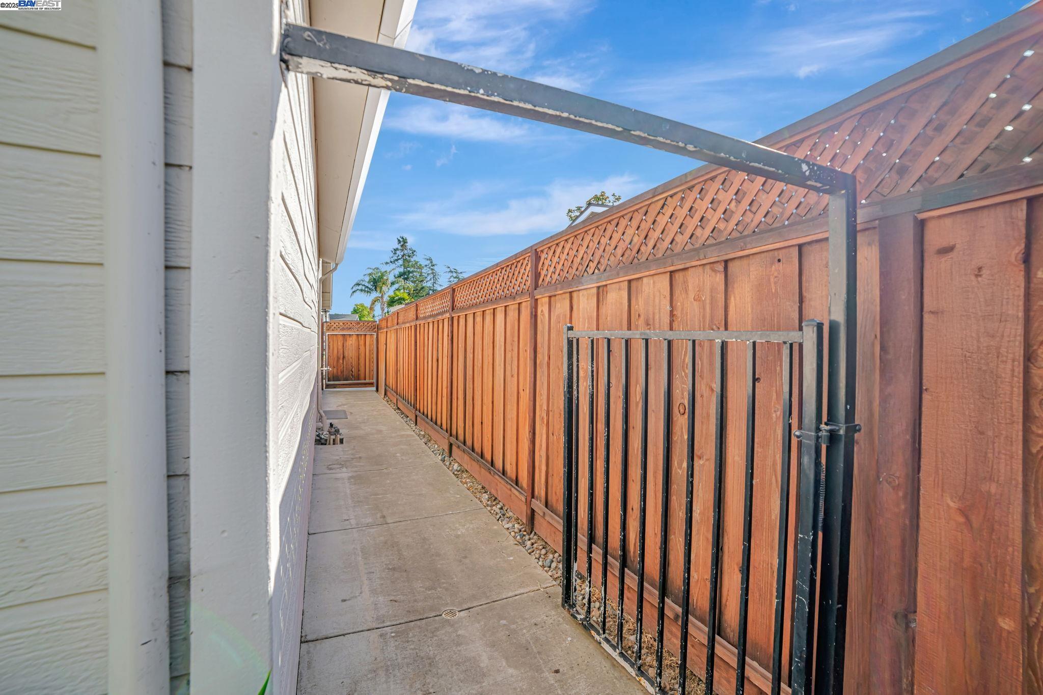 Detail Gallery Image 12 of 47 For 849 Hanover St, Livermore,  CA 94551 - 5 Beds | 3 Baths