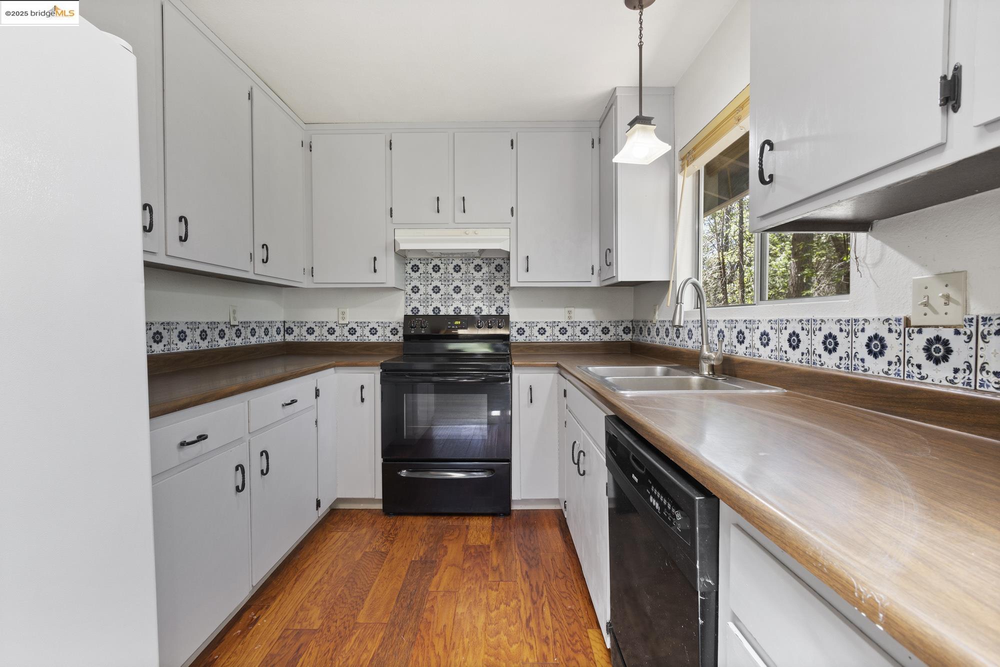 Detail Gallery Image 12 of 38 For 17787 Lucky Strike Trail, Sonora,  CA 95370 - 3 Beds | 2 Baths