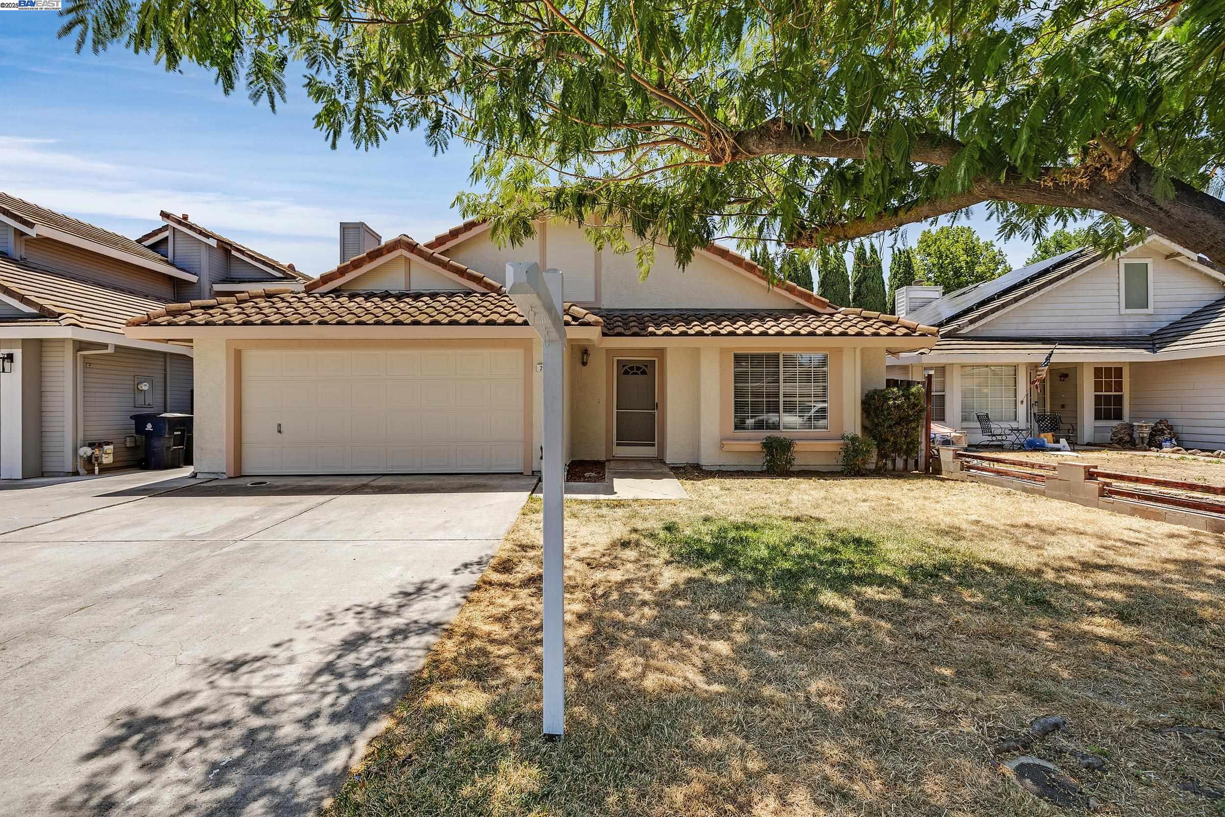 Detail Gallery Image 1 of 29 For 270 Arroyo Hondo Cir, Tracy,  CA 95376 - 4 Beds | 2 Baths