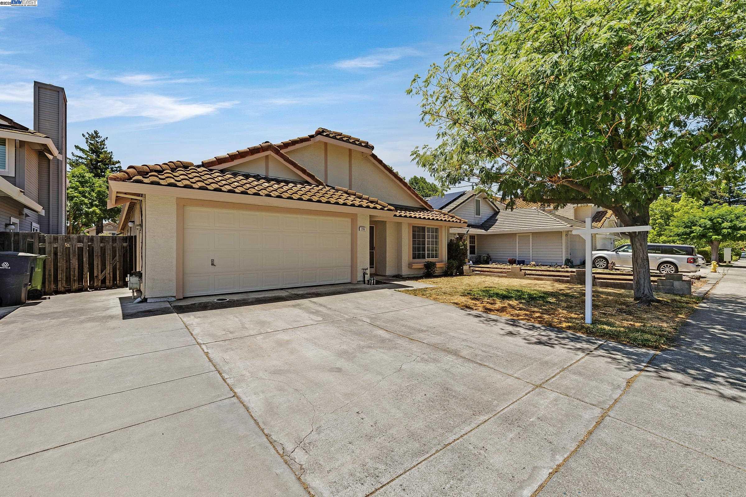 Detail Gallery Image 2 of 29 For 270 Arroyo Hondo Cir, Tracy,  CA 95376 - 4 Beds | 2 Baths