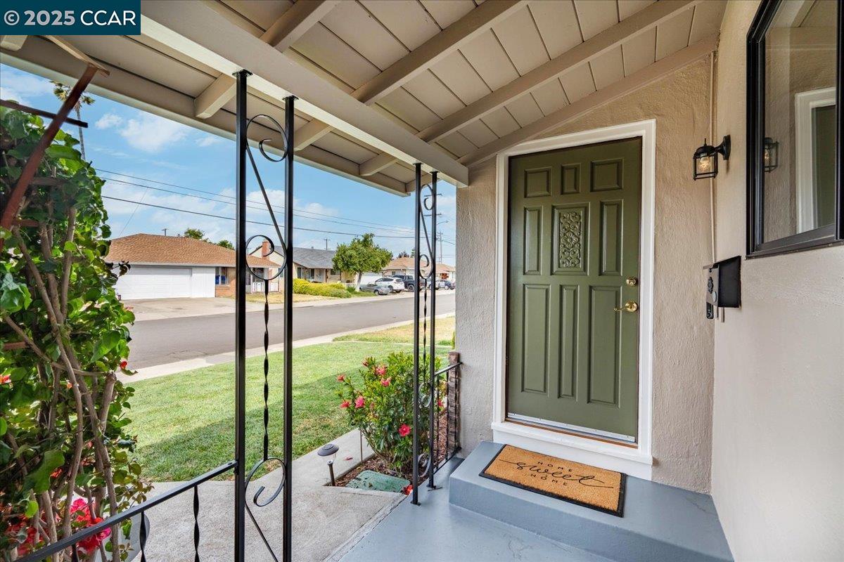 Detail Gallery Image 4 of 57 For 14550 Acacia St, San Leandro,  CA 94579 - 3 Beds | 1 Baths