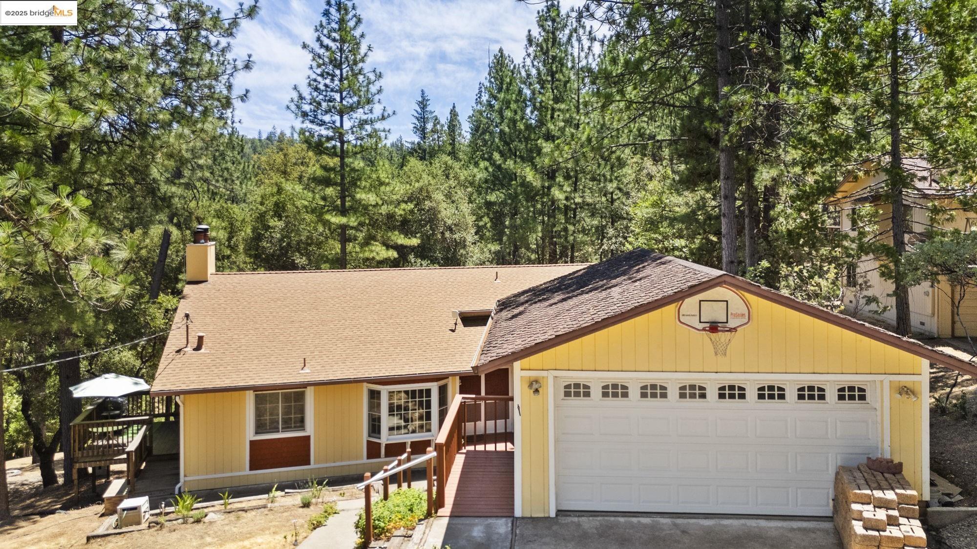 Detail Gallery Image 4 of 58 For 19673 Jonny Degnan Ct, Groveland,  CA 95321-9556 - 3 Beds | 3 Baths