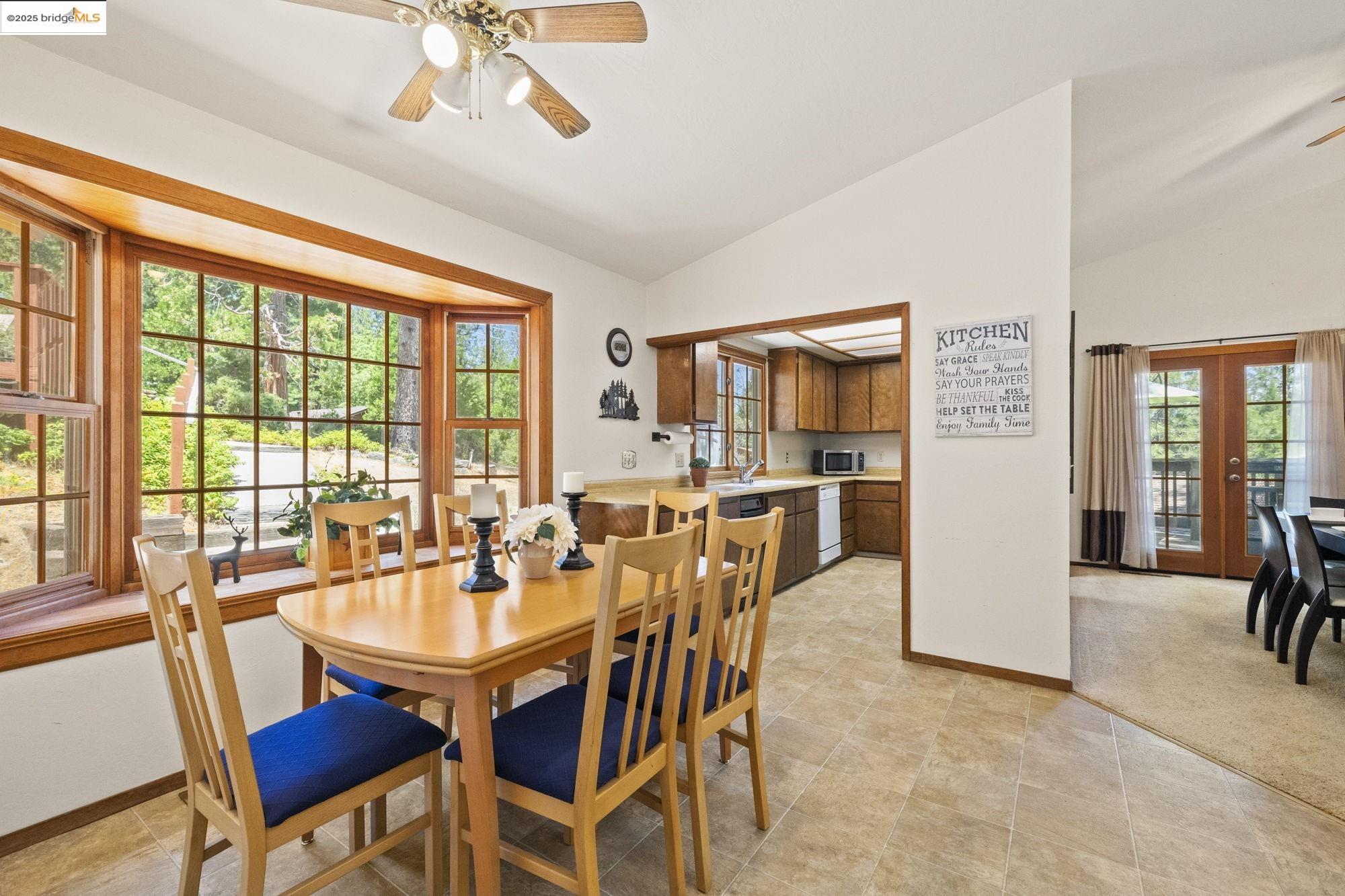 Detail Gallery Image 8 of 58 For 19673 Jonny Degnan Ct, Groveland,  CA 95321-9556 - 3 Beds | 3 Baths