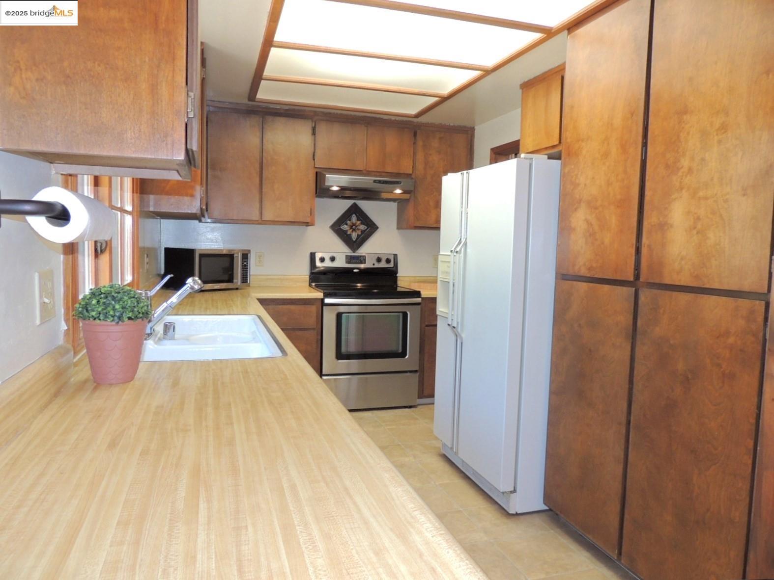 Detail Gallery Image 10 of 58 For 19673 Jonny Degnan Ct, Groveland,  CA 95321-9556 - 3 Beds | 3 Baths