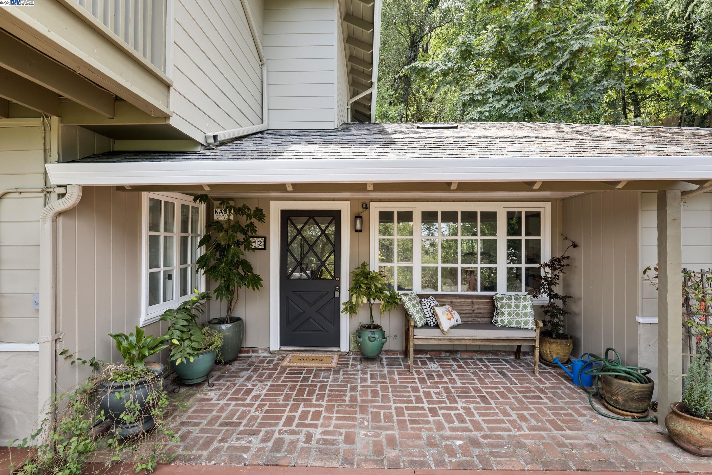 Detail Gallery Image 2 of 27 For 12 South Trl, Orinda,  CA 94563 - 3 Beds | 2 Baths