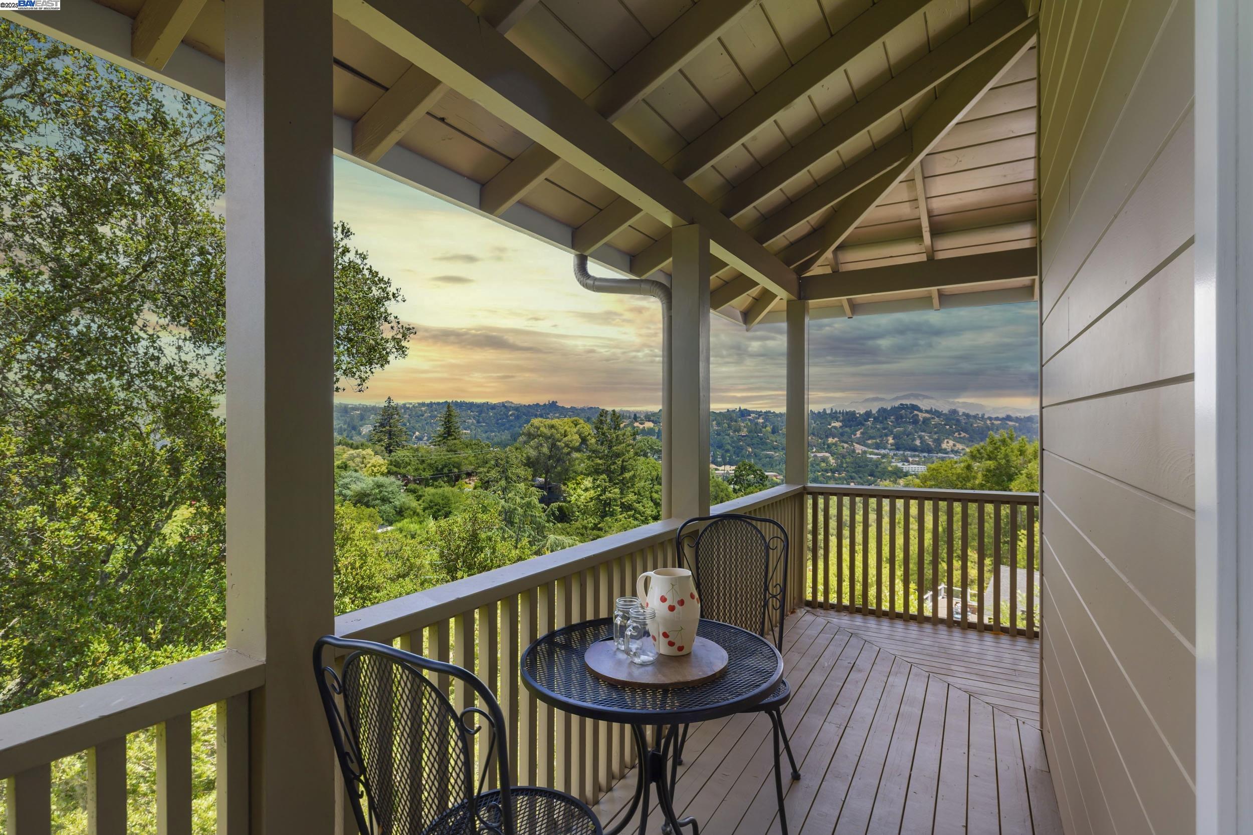Detail Gallery Image 11 of 27 For 12 South Trl, Orinda,  CA 94563 - 3 Beds | 2 Baths
