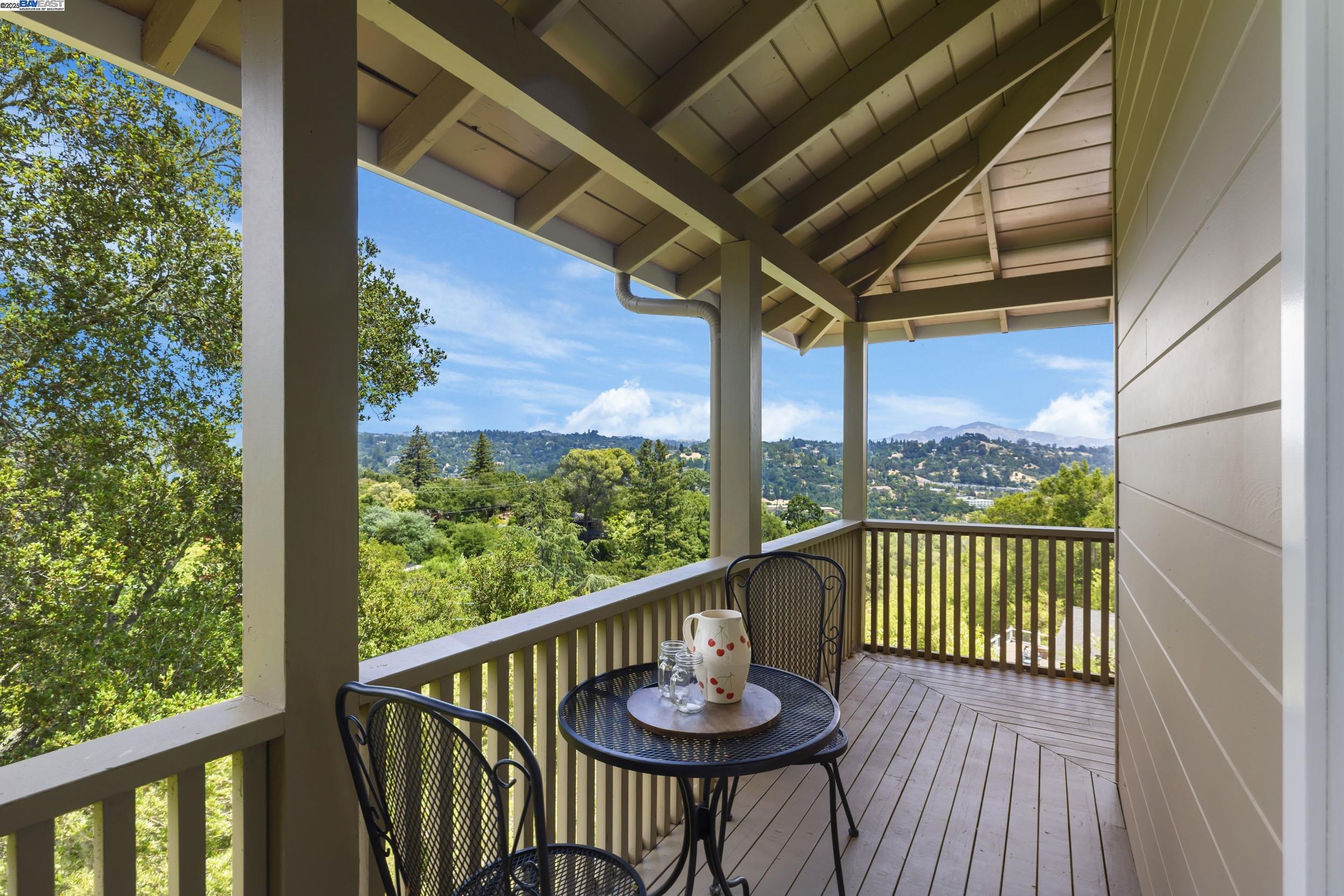 Detail Gallery Image 12 of 27 For 12 South Trl, Orinda,  CA 94563 - 3 Beds | 2 Baths