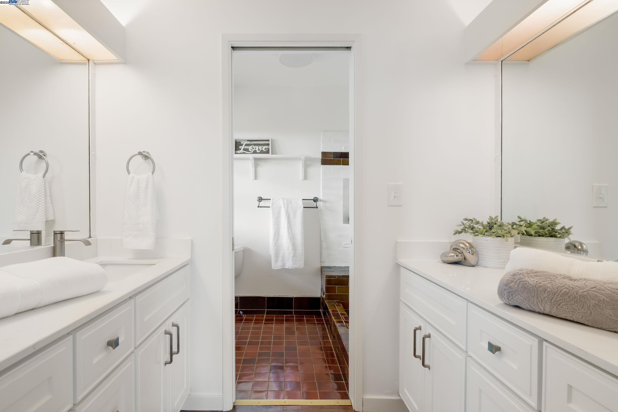 Detail Gallery Image 13 of 27 For 12 South Trl, Orinda,  CA 94563 - 3 Beds | 2 Baths