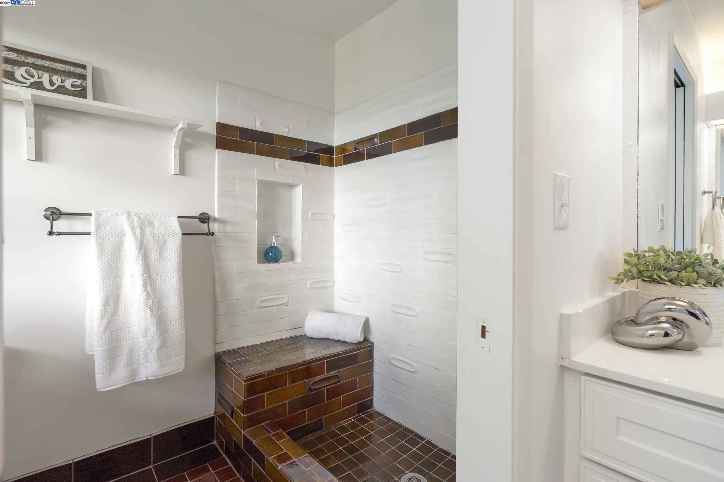 Detail Gallery Image 14 of 27 For 12 South Trl, Orinda,  CA 94563 - 3 Beds | 2 Baths