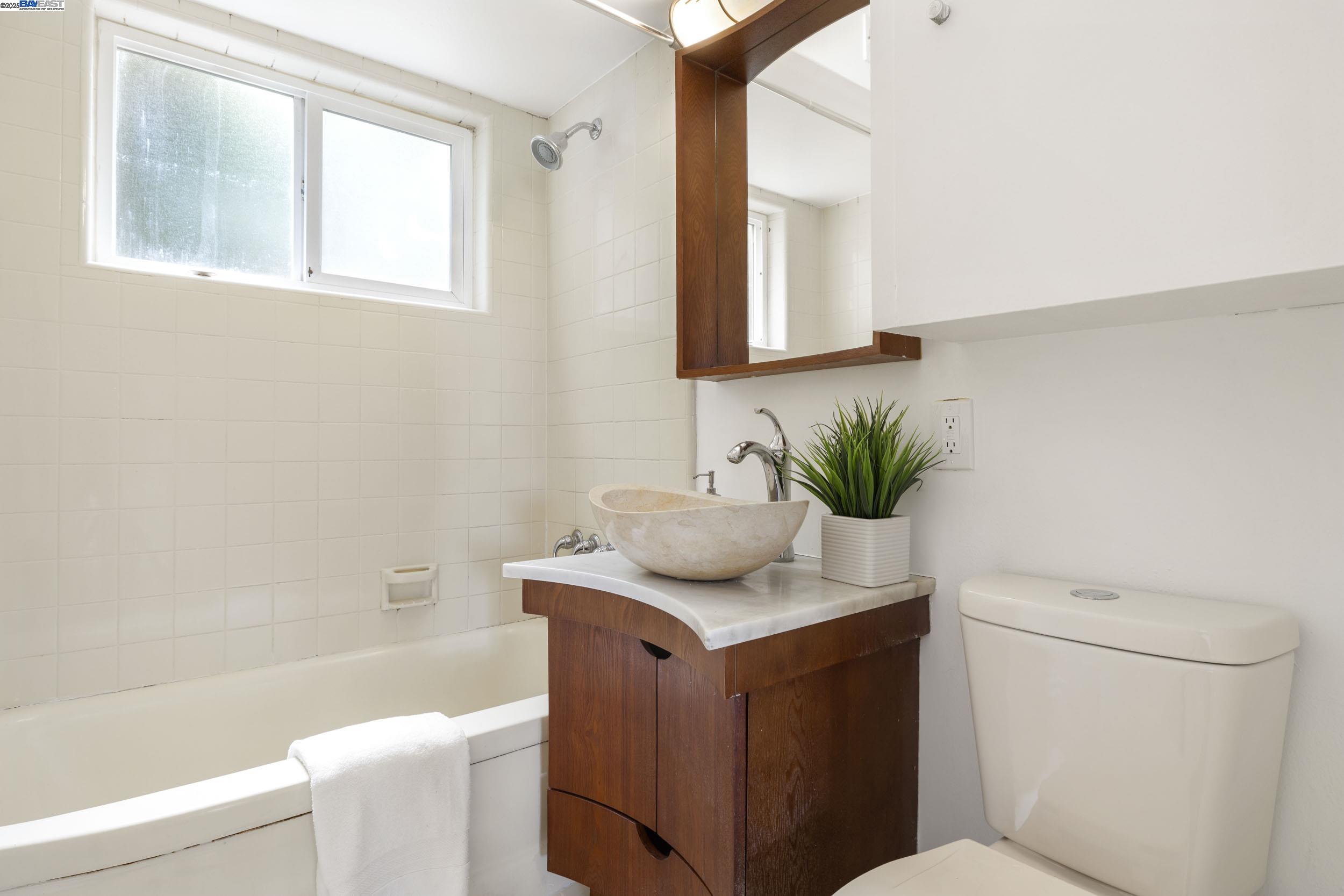 Detail Gallery Image 15 of 27 For 12 South Trl, Orinda,  CA 94563 - 3 Beds | 2 Baths
