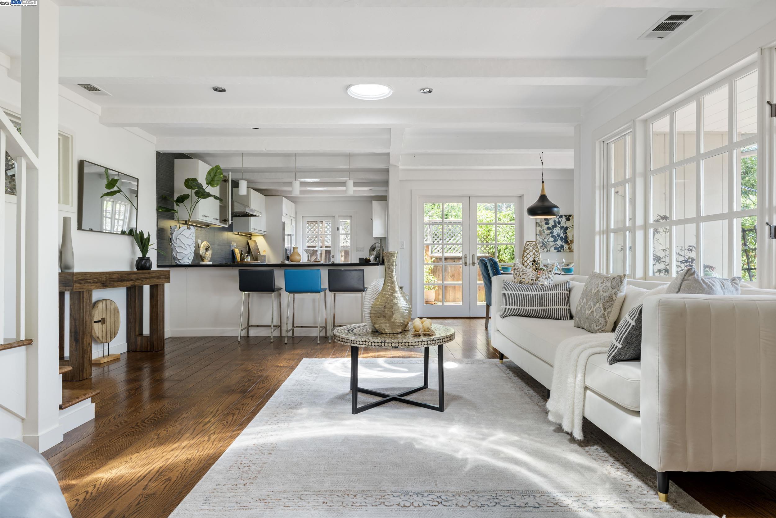 Detail Gallery Image 3 of 27 For 12 South Trl, Orinda,  CA 94563 - 3 Beds | 2 Baths
