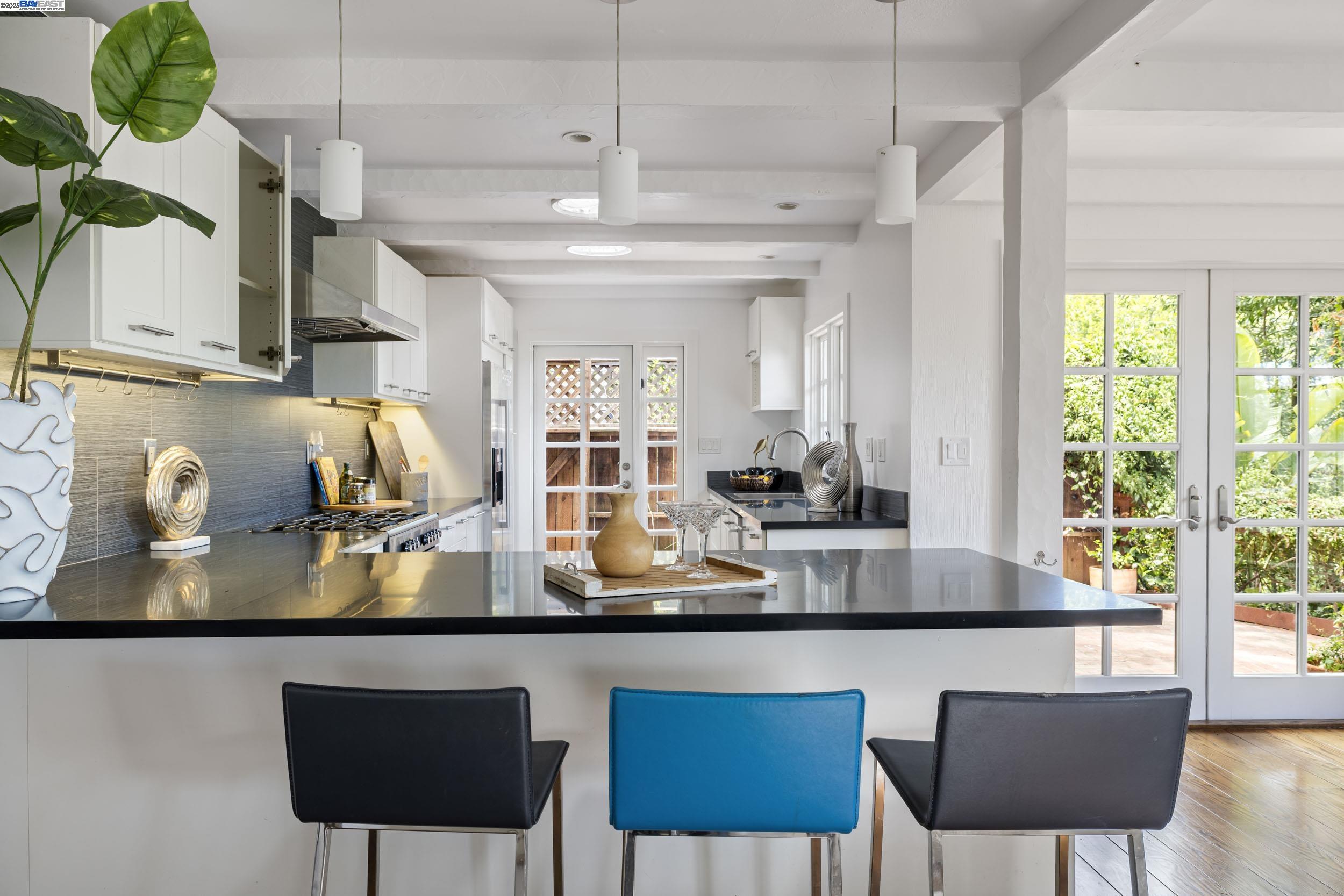 Detail Gallery Image 7 of 27 For 12 South Trl, Orinda,  CA 94563 - 3 Beds | 2 Baths