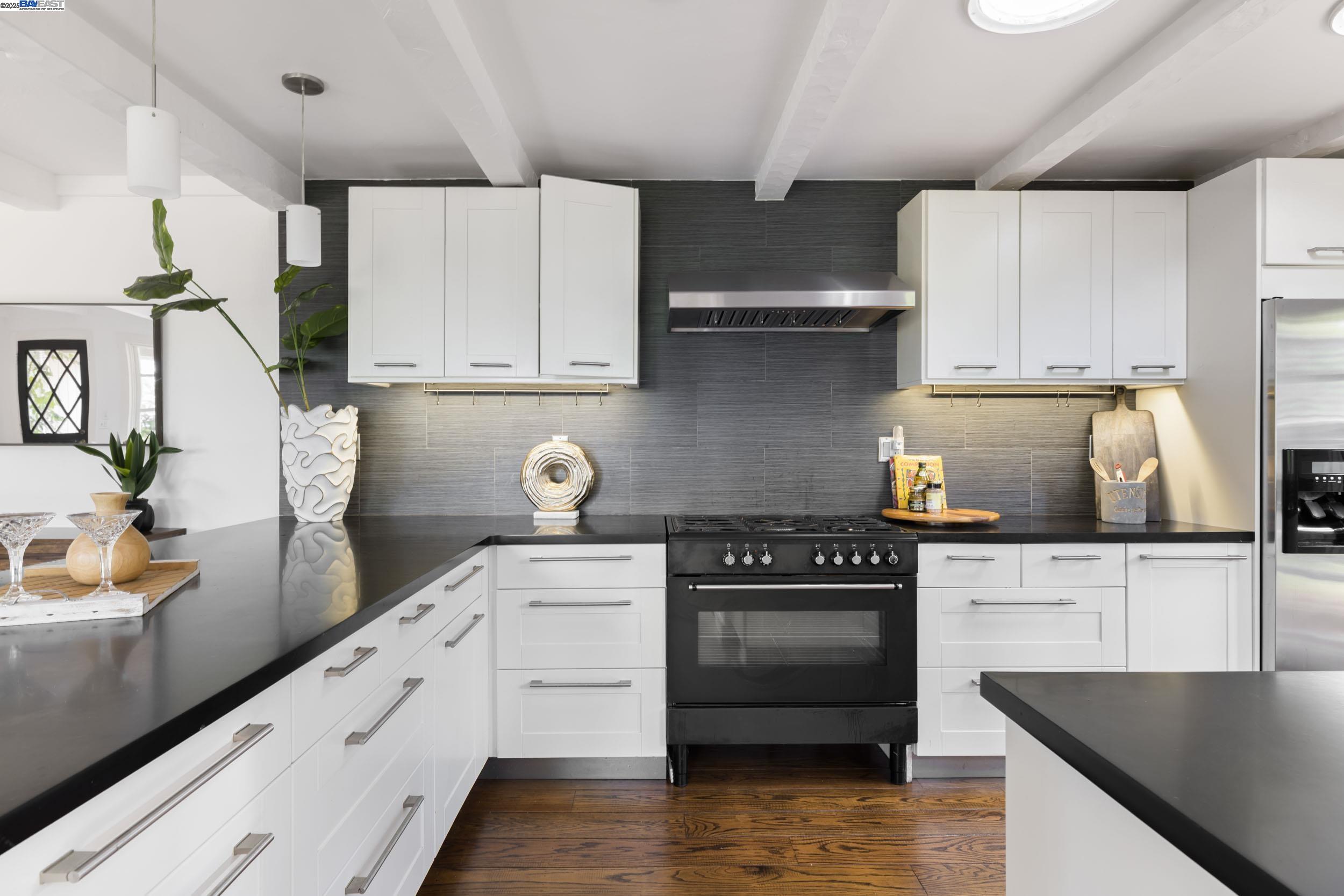 Detail Gallery Image 8 of 27 For 12 South Trl, Orinda,  CA 94563 - 3 Beds | 2 Baths