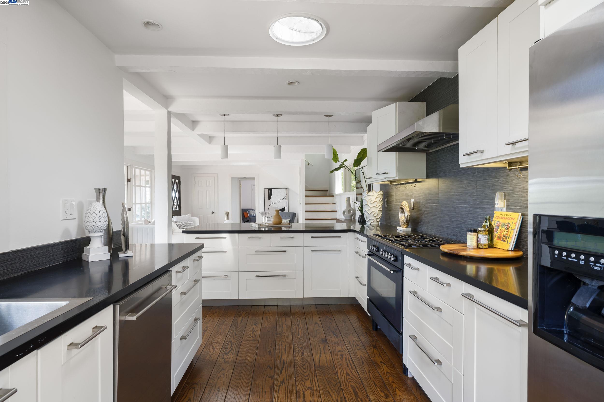 Detail Gallery Image 9 of 27 For 12 South Trl, Orinda,  CA 94563 - 3 Beds | 2 Baths