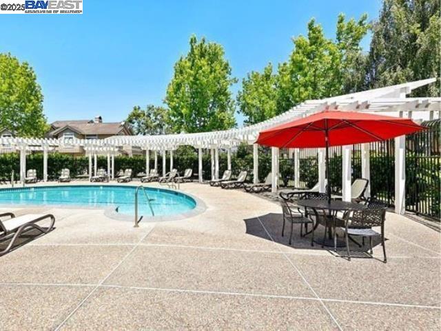 Detail Gallery Image 11 of 17 For 5239 Tacoma Cmn, Fremont,  CA 94555 - 2 Beds | 2 Baths