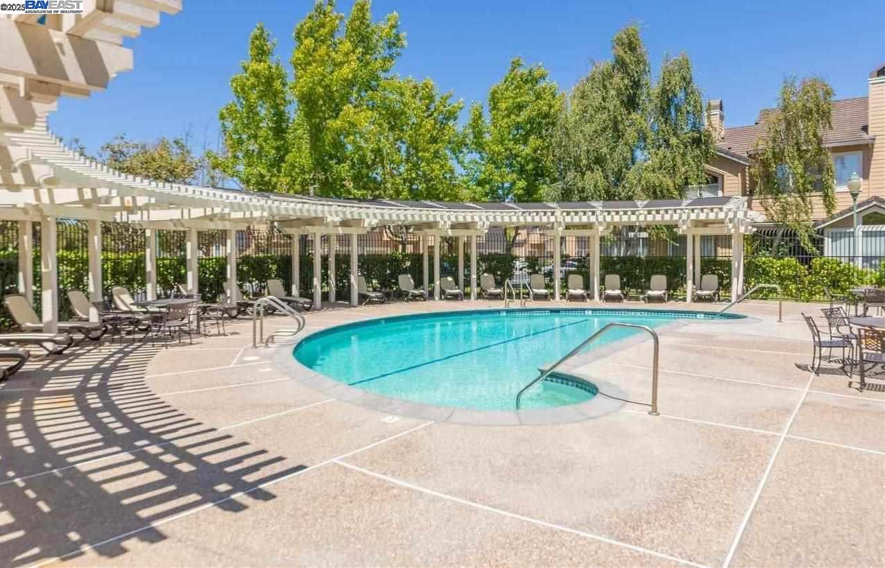 Detail Gallery Image 13 of 17 For 5239 Tacoma Cmn, Fremont,  CA 94555 - 2 Beds | 2 Baths