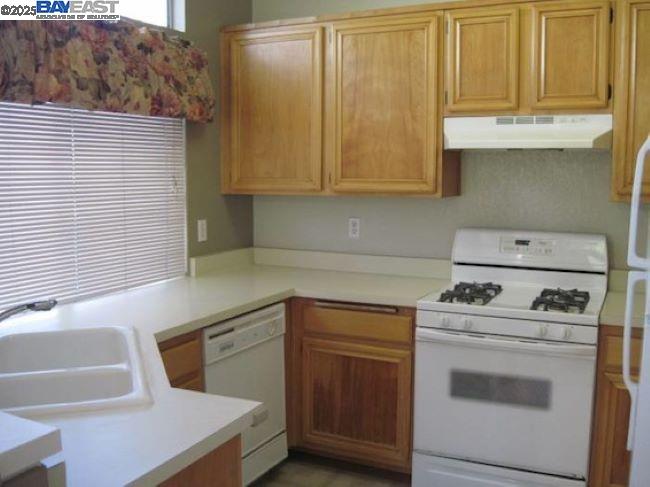 Detail Gallery Image 5 of 17 For 5239 Tacoma Cmn, Fremont,  CA 94555 - 2 Beds | 2 Baths