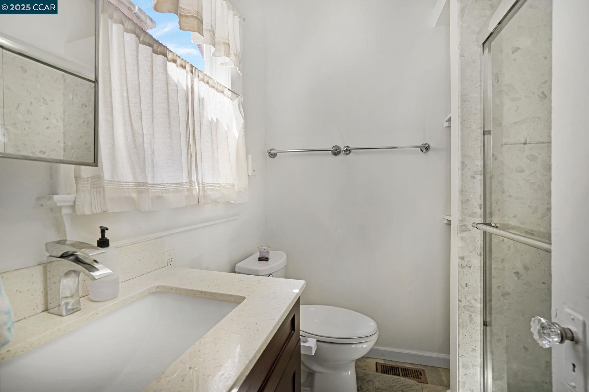 Detail Gallery Image 14 of 35 For 2006 Parker St, Berkeley,  CA 94704 - – Beds | – Baths