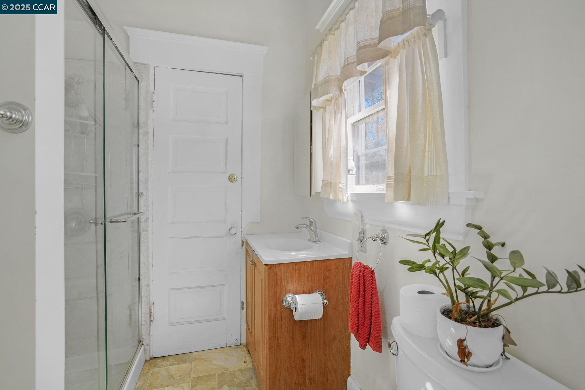 Detail Gallery Image 26 of 35 For 2006 Parker St, Berkeley,  CA 94704 - – Beds | – Baths