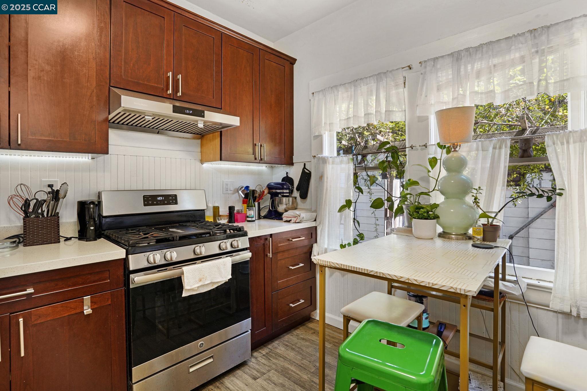 Detail Gallery Image 10 of 35 For 2006 Parker St, Berkeley,  CA 94704 - – Beds | – Baths