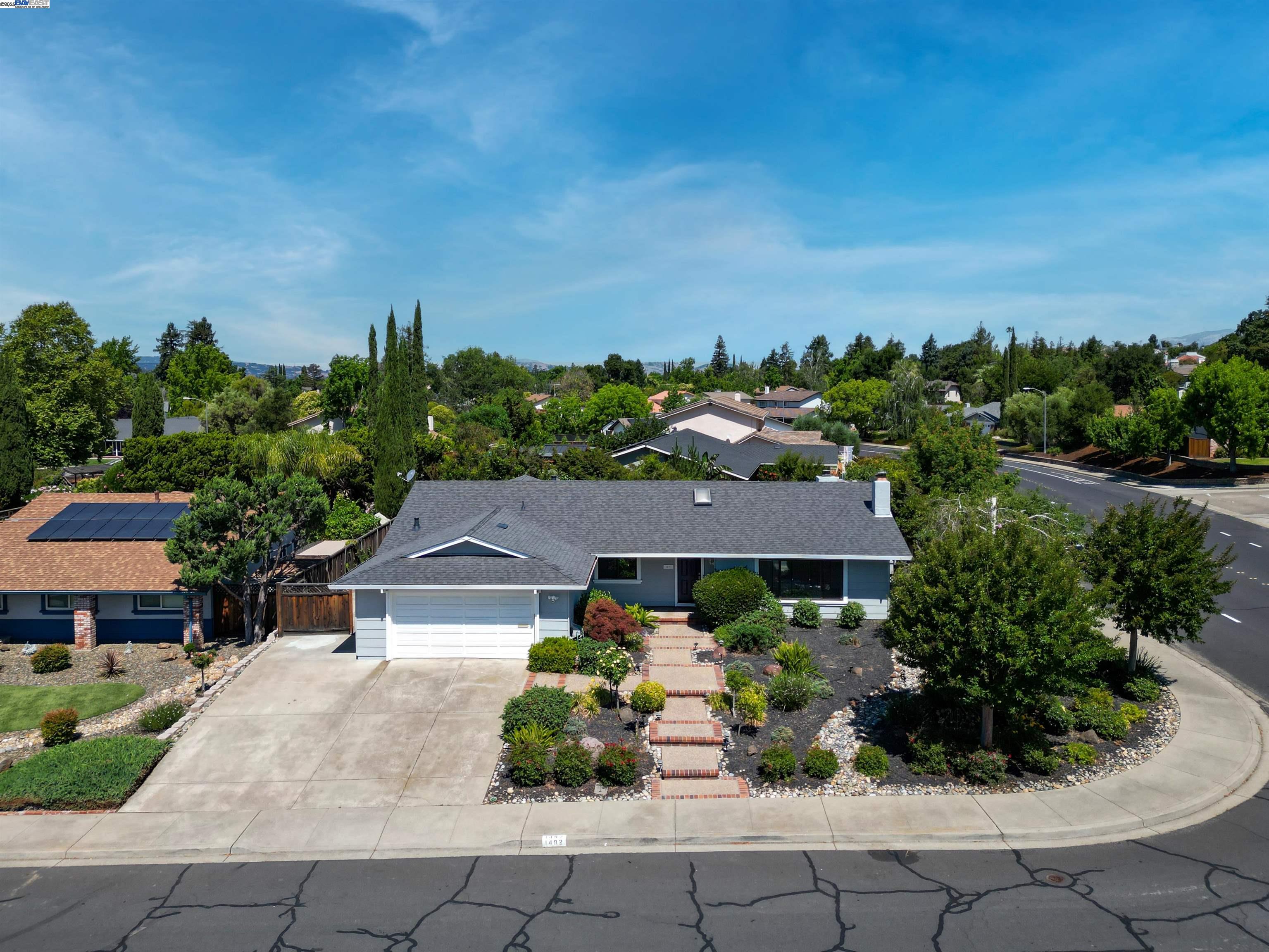Detail Gallery Image 2 of 50 For 1492 Windsor Way, Livermore,  CA 94550 - 3 Beds | 2 Baths