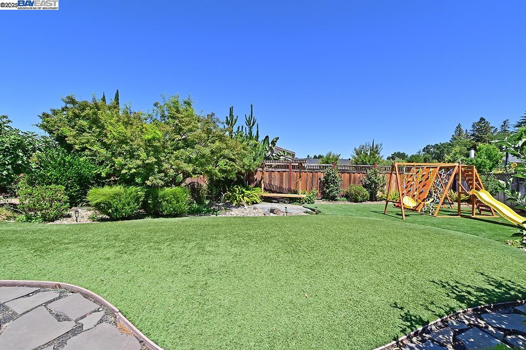 Detail Gallery Image 26 of 50 For 1492 Windsor Way, Livermore,  CA 94550 - 3 Beds | 2 Baths