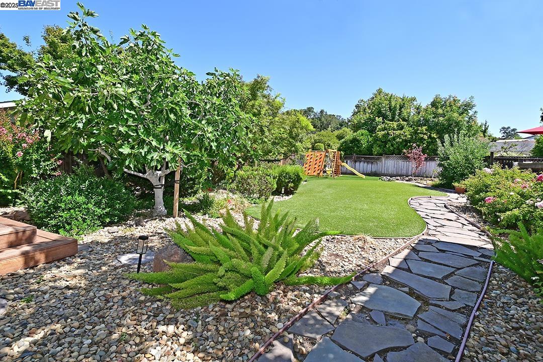 Detail Gallery Image 30 of 50 For 1492 Windsor Way, Livermore,  CA 94550 - 3 Beds | 2 Baths