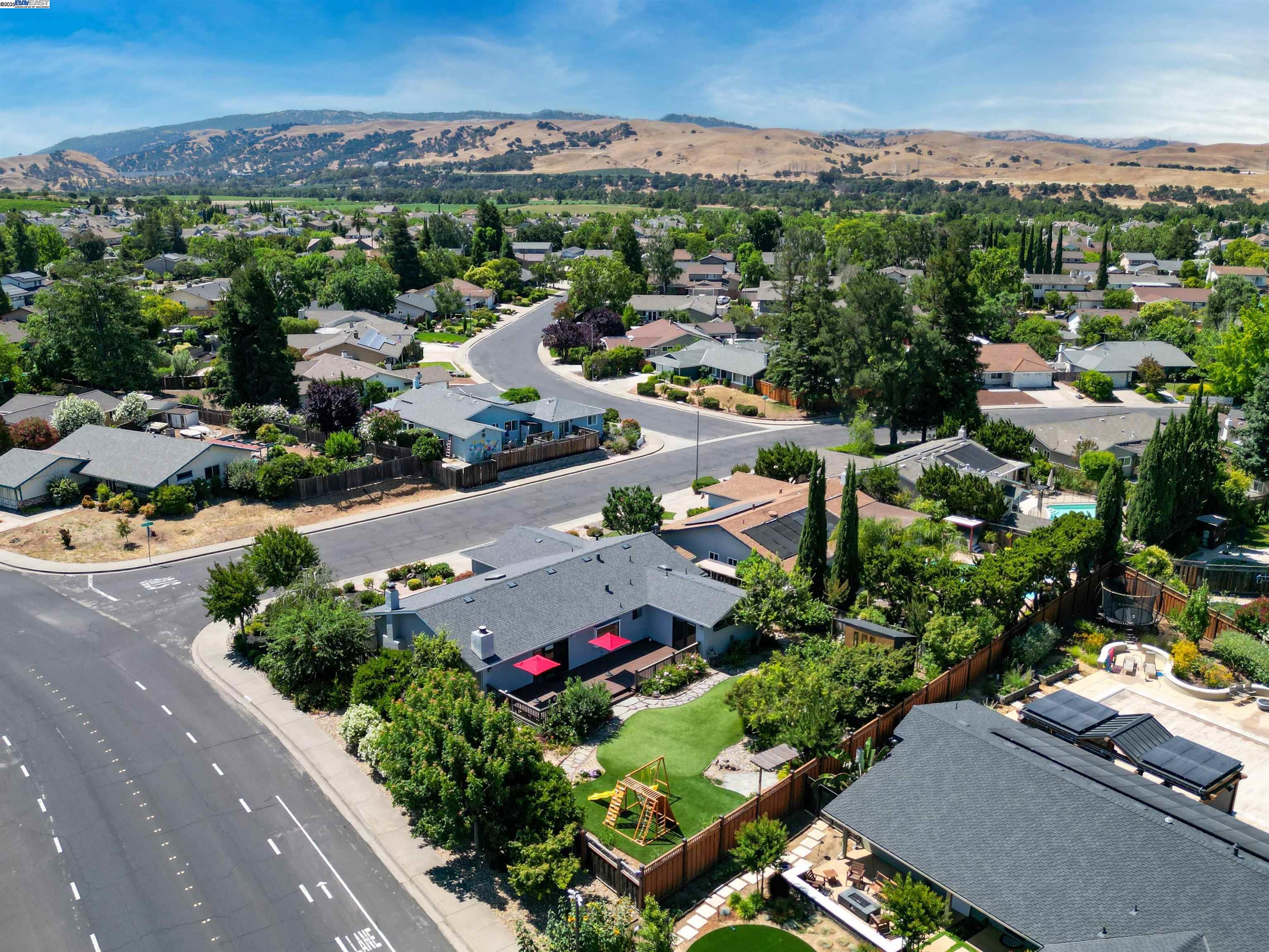 Detail Gallery Image 39 of 50 For 1492 Windsor Way, Livermore,  CA 94550 - 3 Beds | 2 Baths