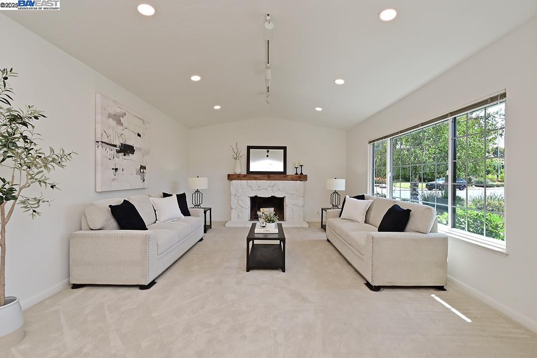 Detail Gallery Image 6 of 50 For 1492 Windsor Way, Livermore,  CA 94550 - 3 Beds | 2 Baths