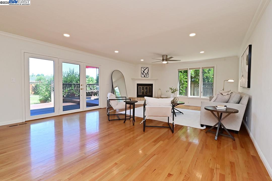 Detail Gallery Image 7 of 50 For 1492 Windsor Way, Livermore,  CA 94550 - 3 Beds | 2 Baths