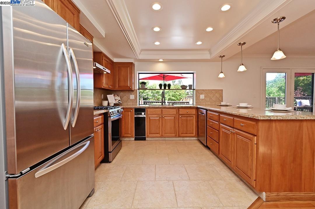 Detail Gallery Image 8 of 50 For 1492 Windsor Way, Livermore,  CA 94550 - 3 Beds | 2 Baths