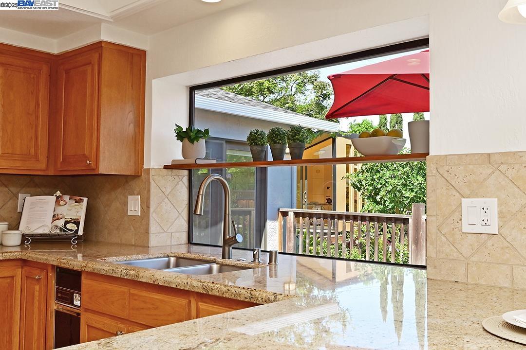 Detail Gallery Image 9 of 50 For 1492 Windsor Way, Livermore,  CA 94550 - 3 Beds | 2 Baths