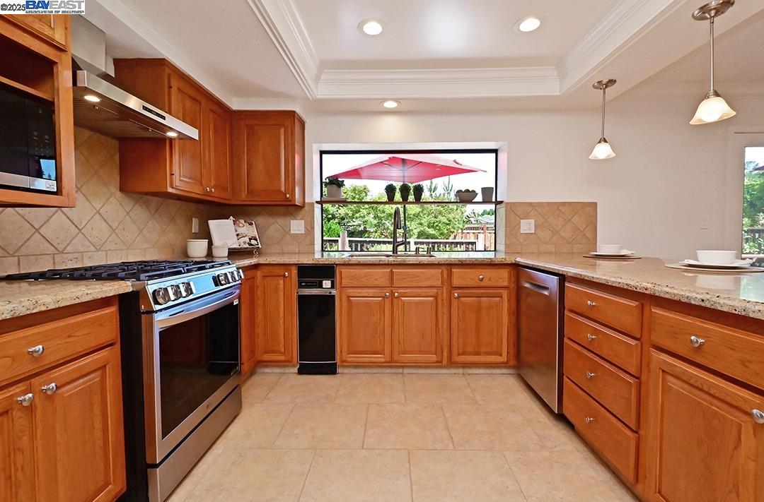 Detail Gallery Image 10 of 50 For 1492 Windsor Way, Livermore,  CA 94550 - 3 Beds | 2 Baths