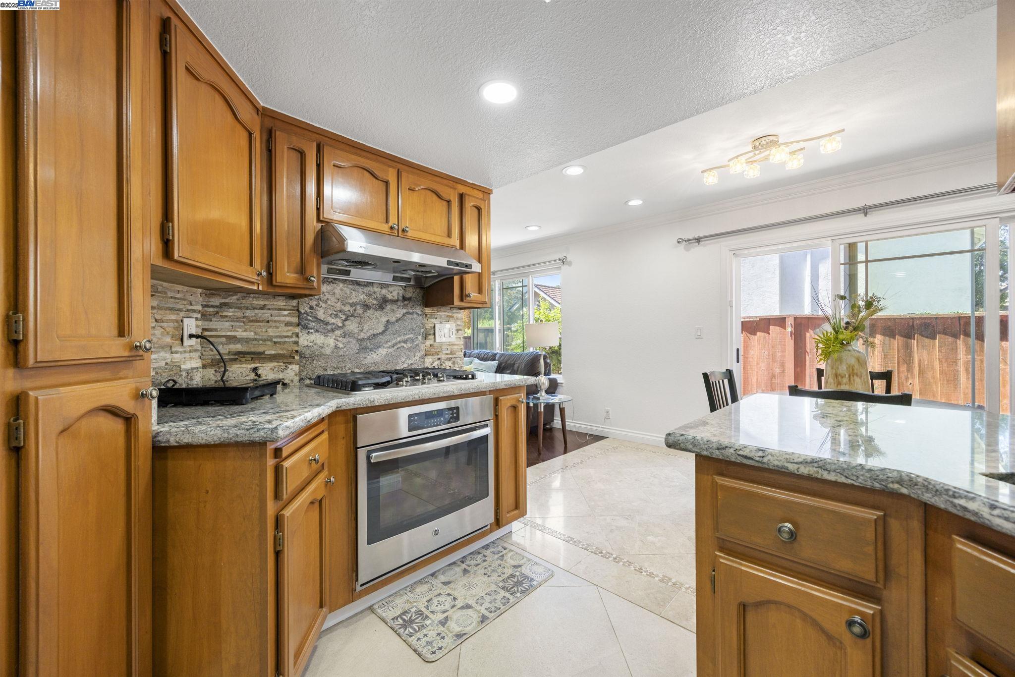 Detail Gallery Image 13 of 32 For 2859 El Capitan Dr, Pleasanton,  CA 94566 - 3 Beds | 2 Baths