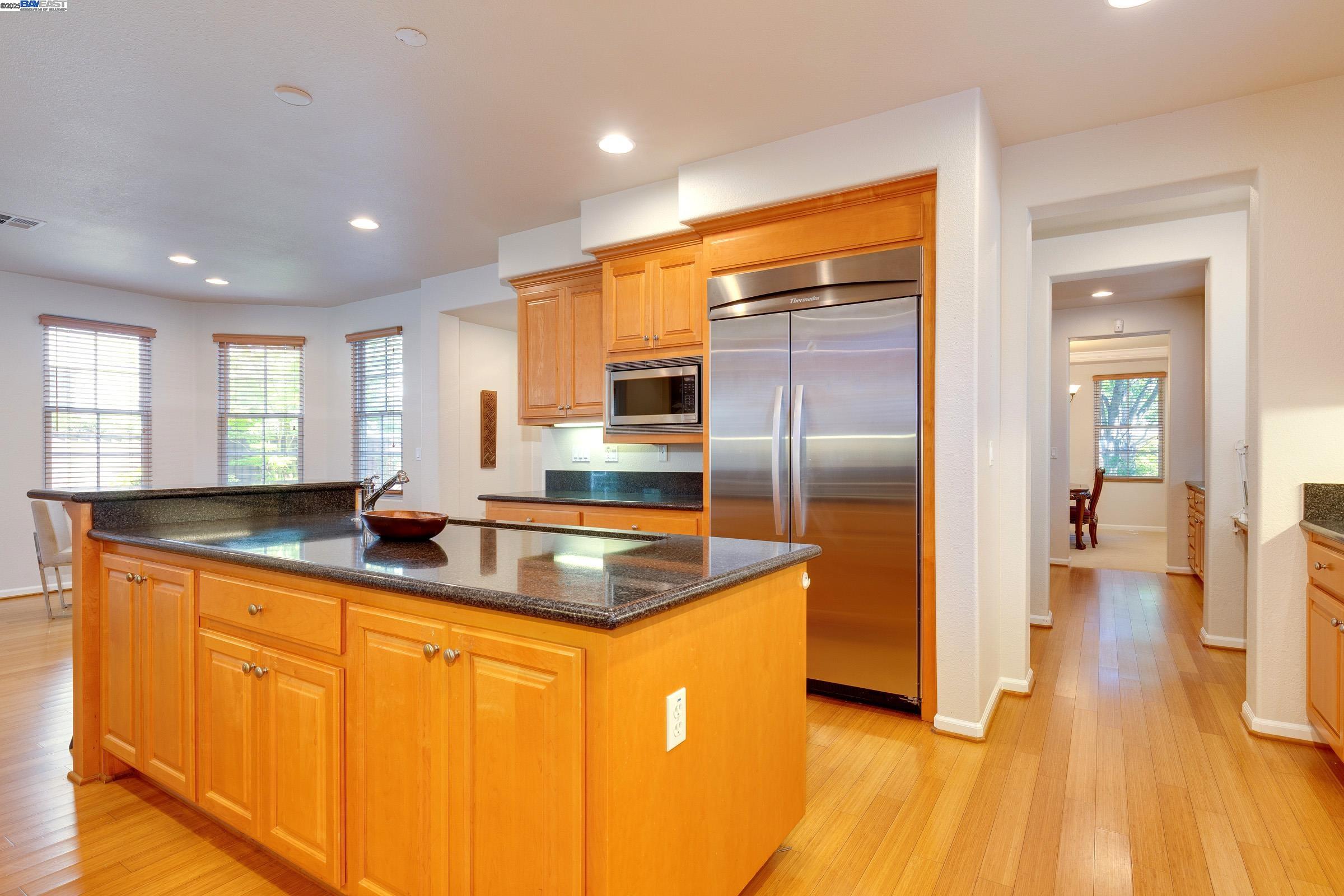 Detail Gallery Image 11 of 33 For 310 Lina Ave, Alameda,  CA 94501 - 4 Beds | 2/1 Baths