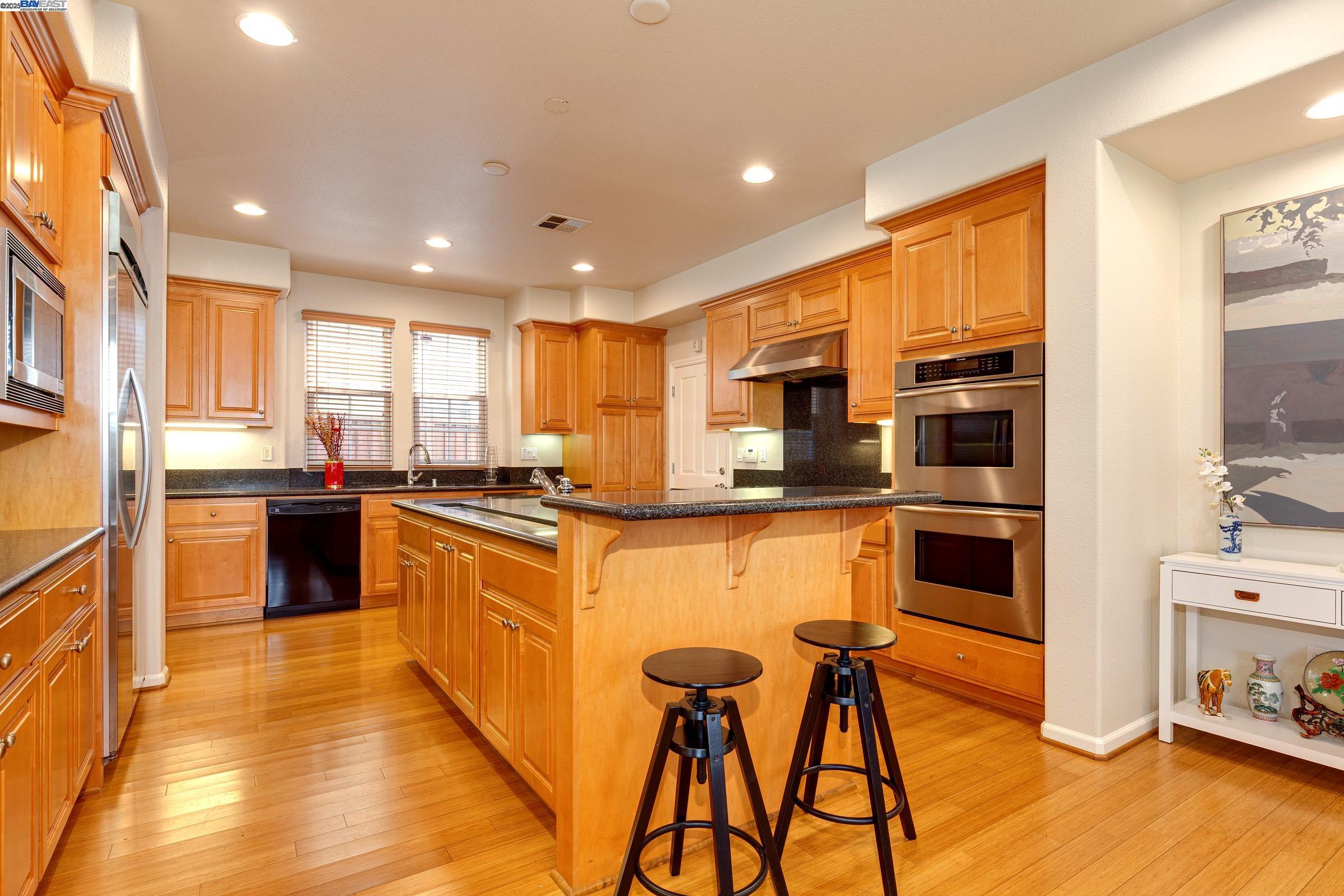 Detail Gallery Image 13 of 33 For 310 Lina Ave, Alameda,  CA 94501 - 4 Beds | 2/1 Baths
