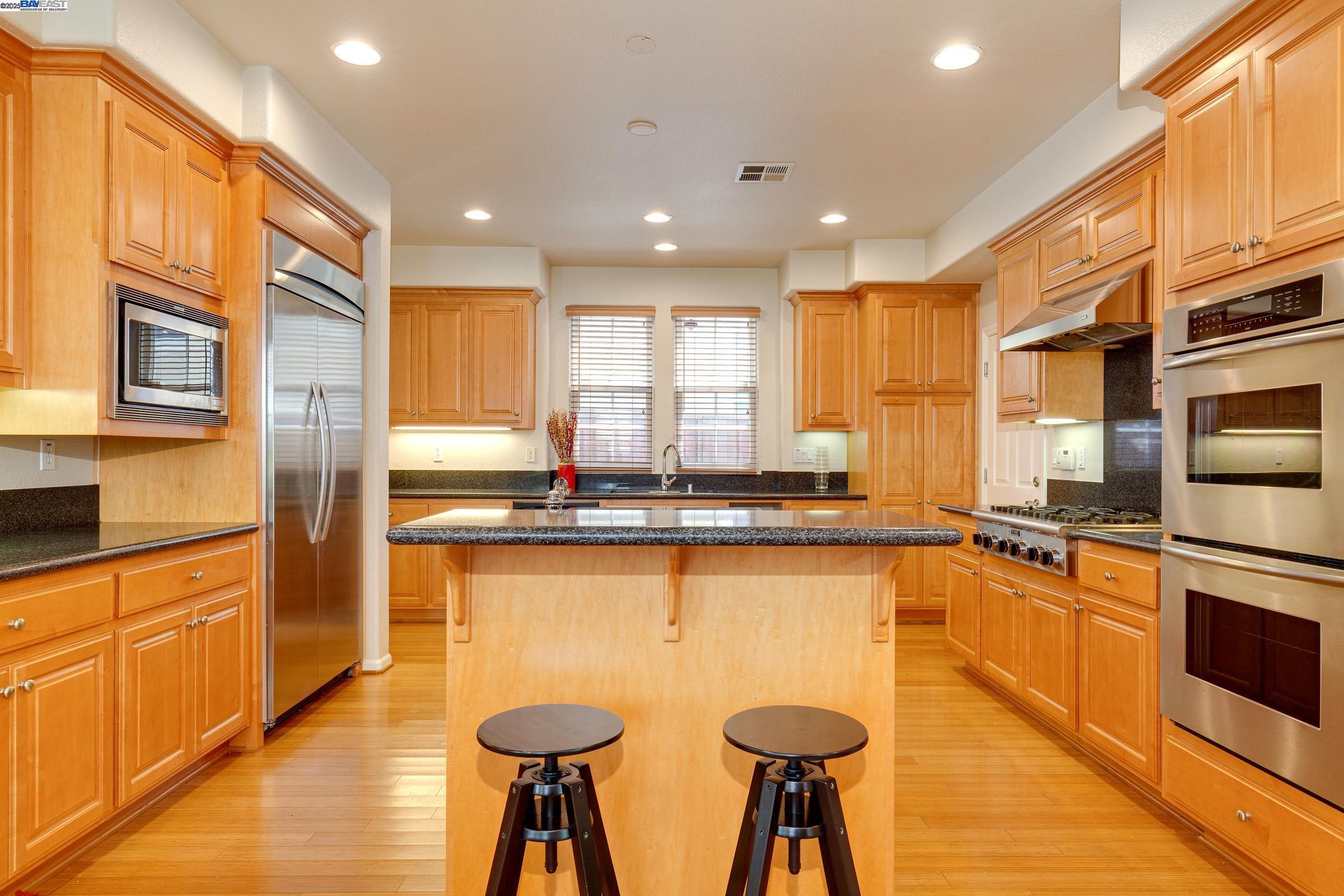 Detail Gallery Image 15 of 33 For 310 Lina Ave, Alameda,  CA 94501 - 4 Beds | 2/1 Baths