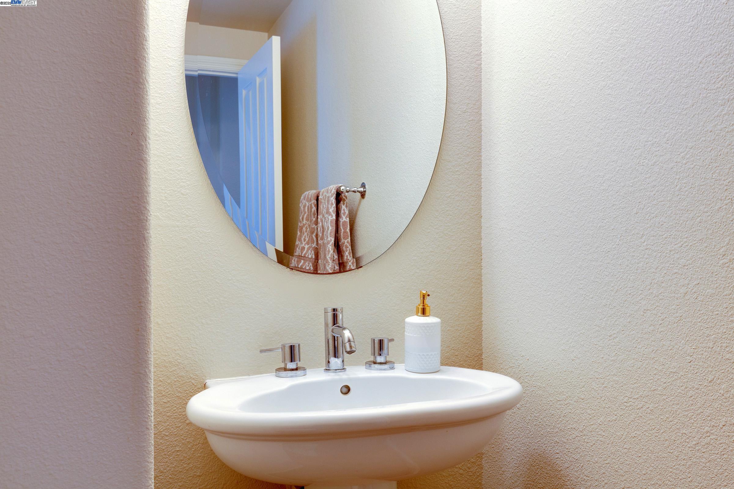 Detail Gallery Image 9 of 33 For 310 Lina Ave, Alameda,  CA 94501 - 4 Beds | 2/1 Baths