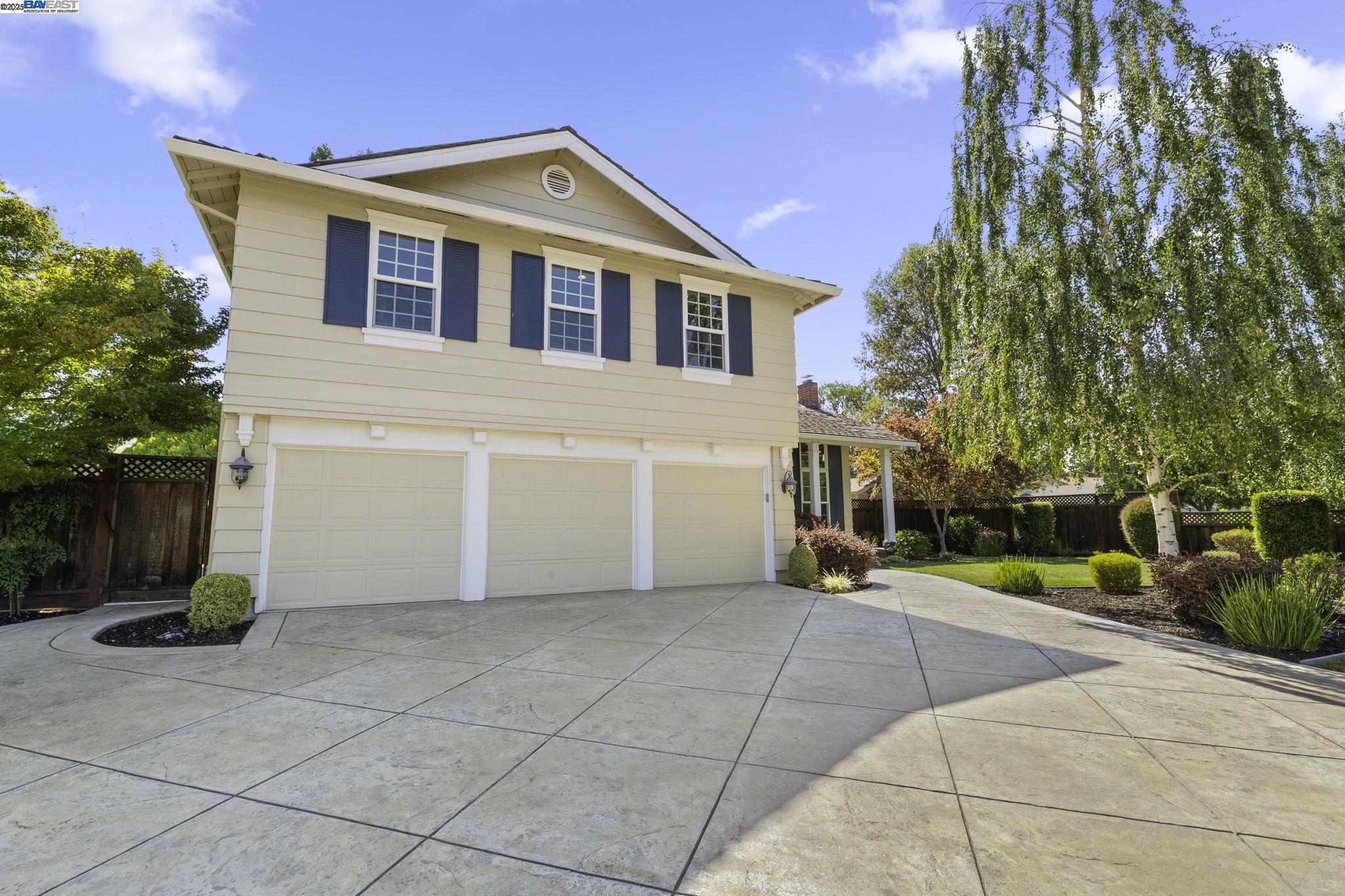Detail Gallery Image 4 of 60 For 611 Lomond Cir, San Ramon,  CA 94583 - 4 Beds | 3 Baths