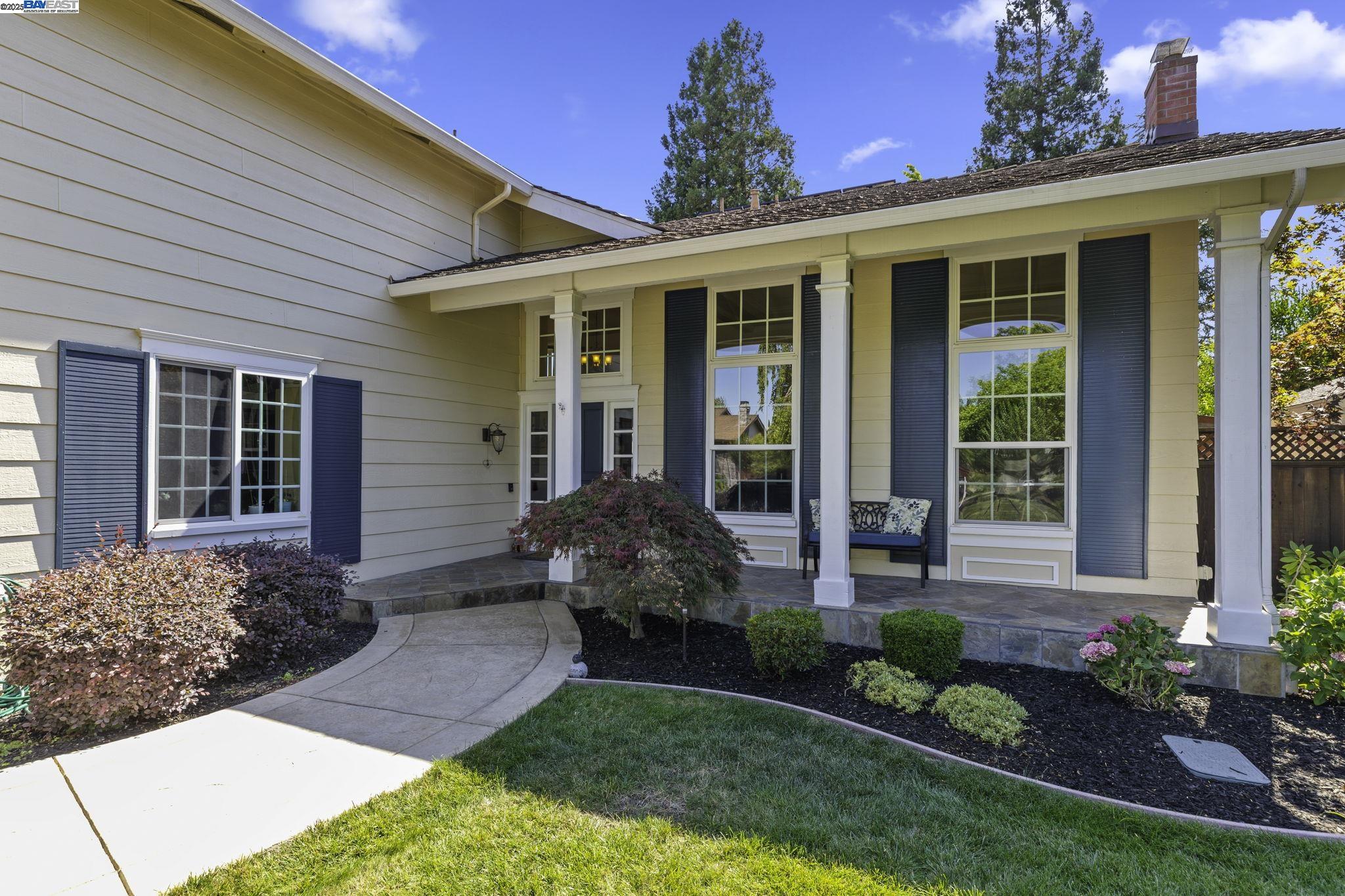 Detail Gallery Image 5 of 60 For 611 Lomond Cir, San Ramon,  CA 94583 - 4 Beds | 3 Baths