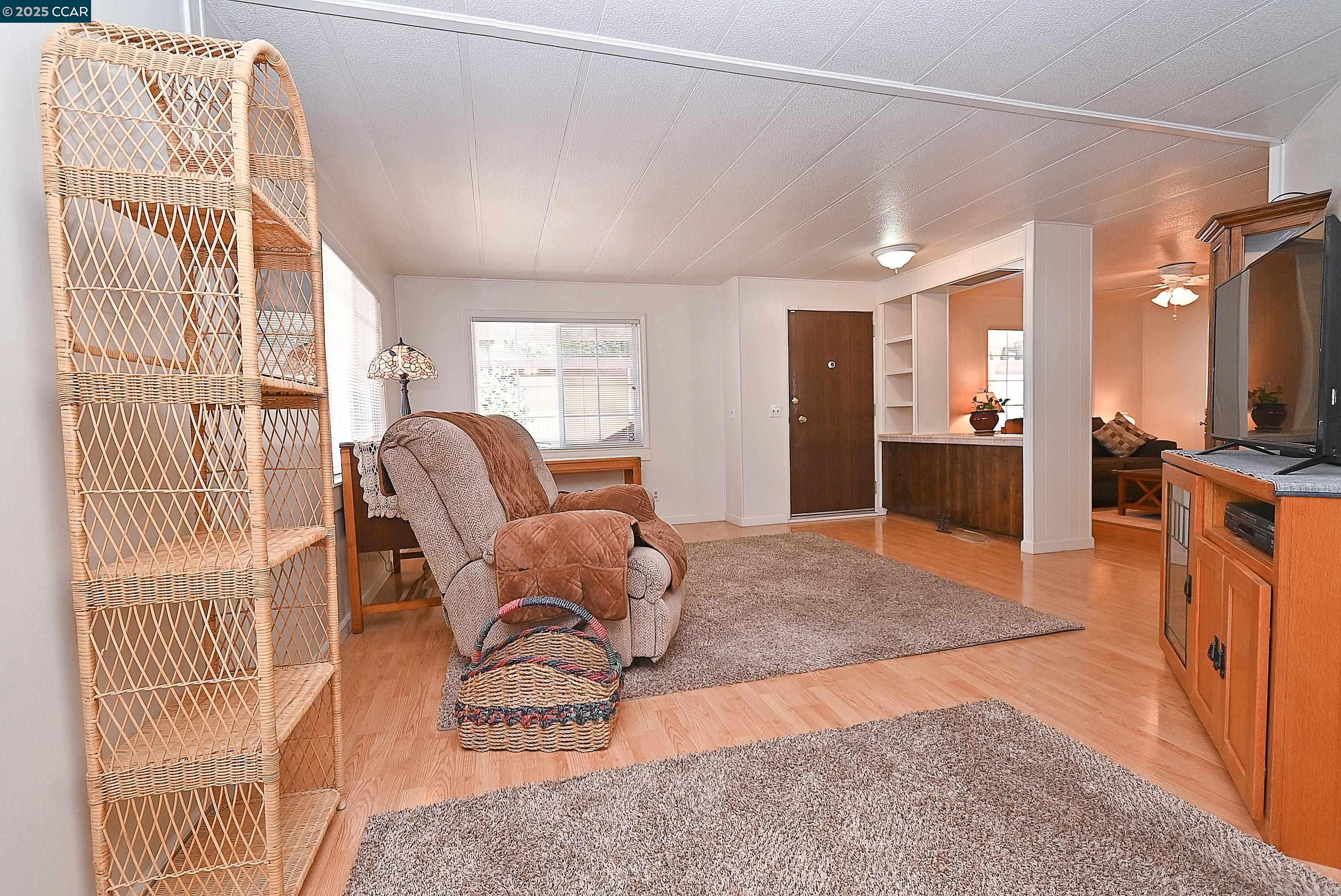 Detail Gallery Image 6 of 43 For 109 Reef Dr #109,  Pittsburg,  CA 94565 - 2 Beds | 2 Baths